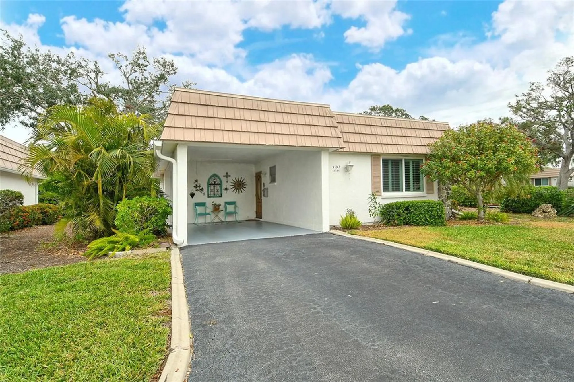 Property Slideshow image 4 of 35 | 2325 riverbluff pkwy # v247, Sarasota, FL, 34231