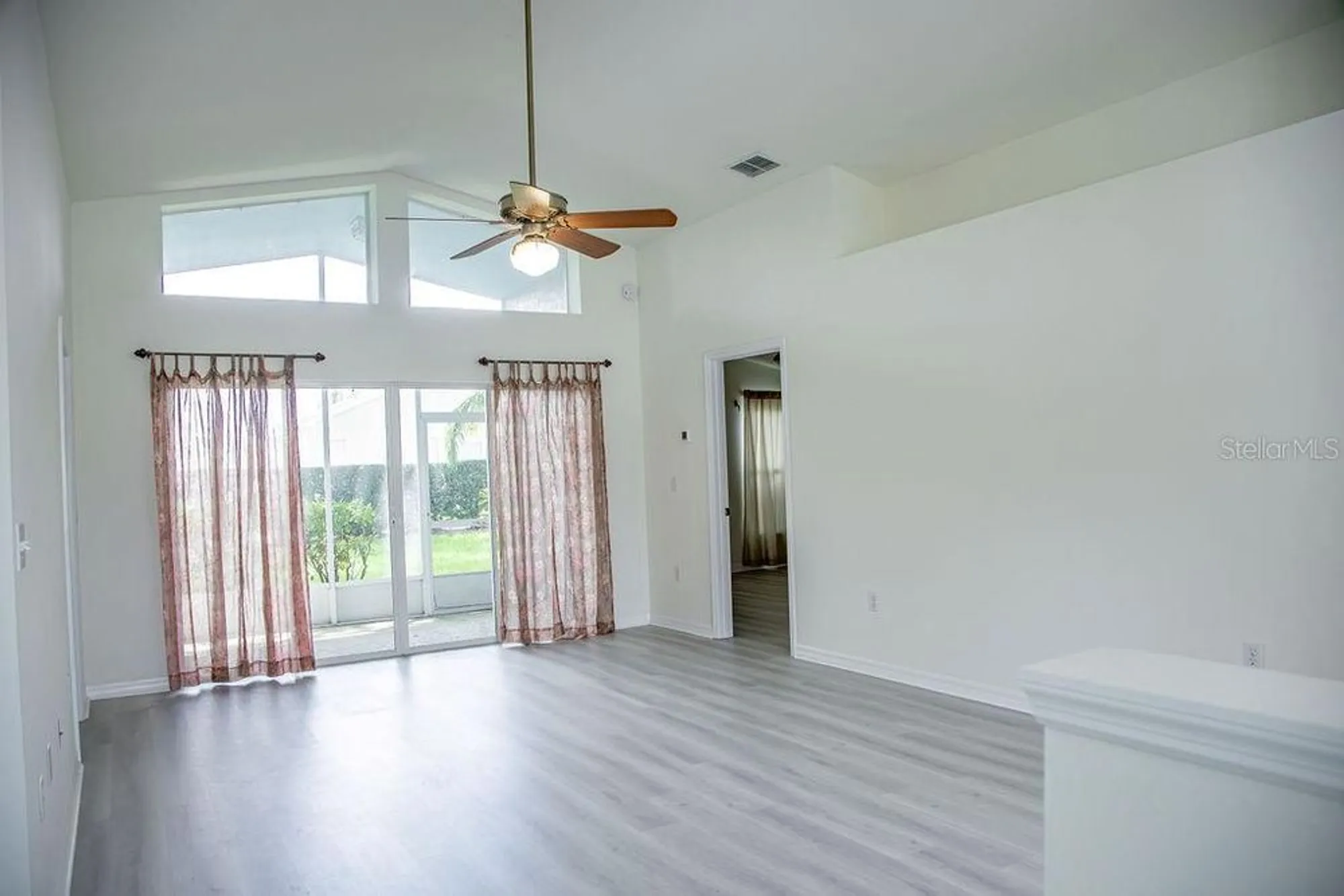 Property Slideshow image 9 of 45 | 231 lake suzanne dr, Lake Wales, FL, 33859