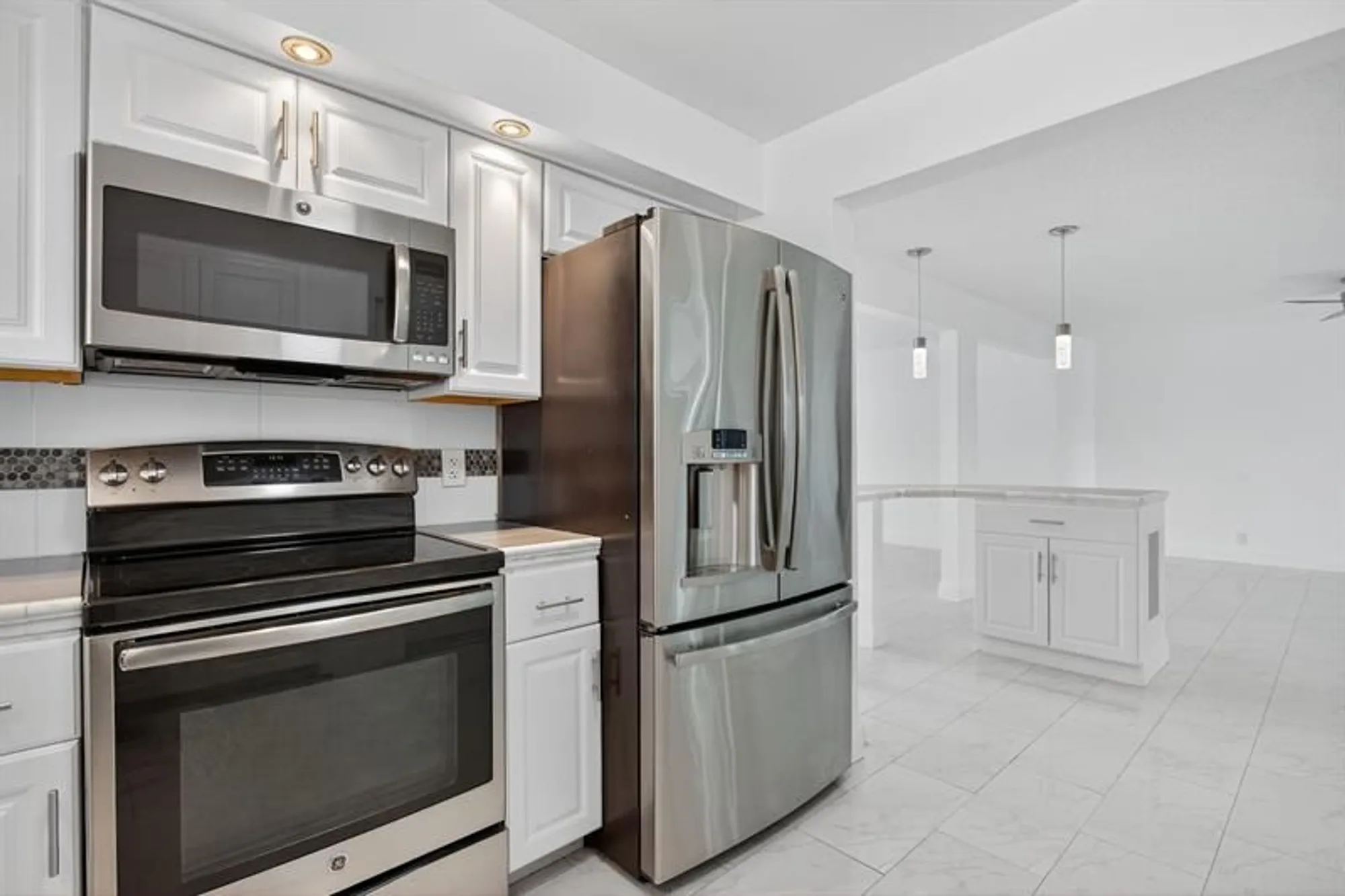 Property Slideshow image 21 of 34 | 2930 nw 1st ave, Pompano Beach, FL, 33064