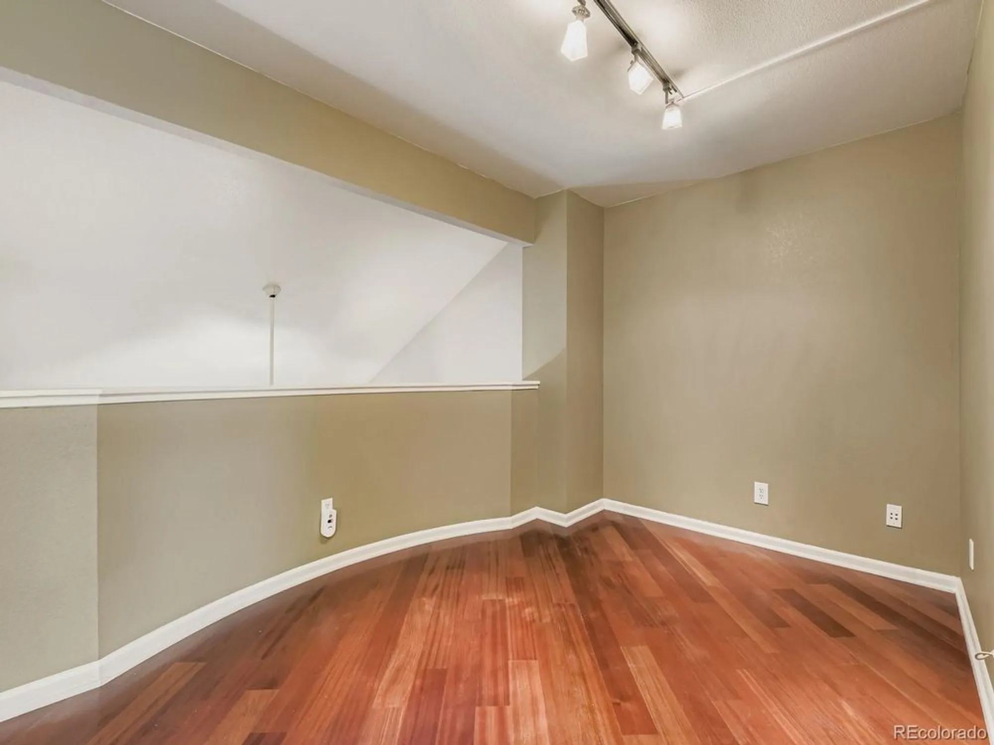 Property Slideshow image 14 of 37 | 2712 w greens pl, Littleton, CO, 80123