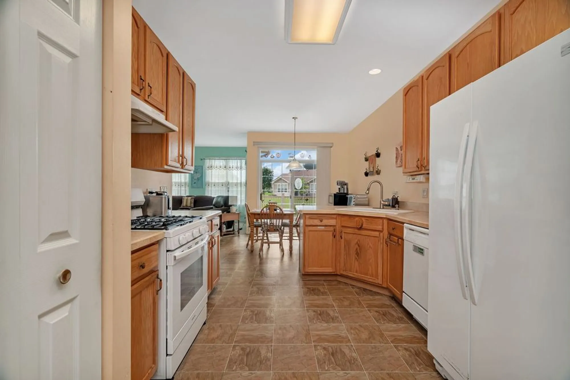 Property Slideshow image 15 of 32 | 21201 lily lake ln, Crest Hill, IL, 60403