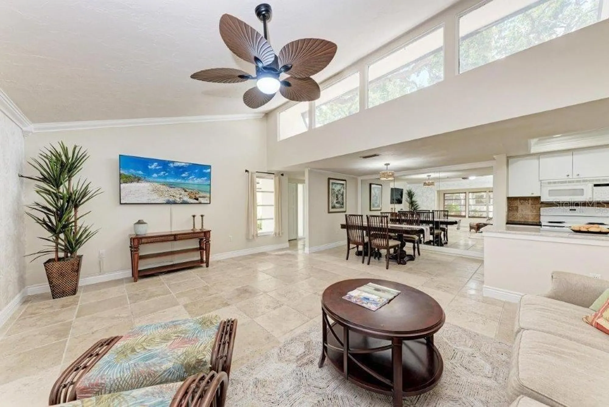 Property Slideshow image 8 of 31 | 2237 circlewood dr 18, Sarasota, FL, 34231