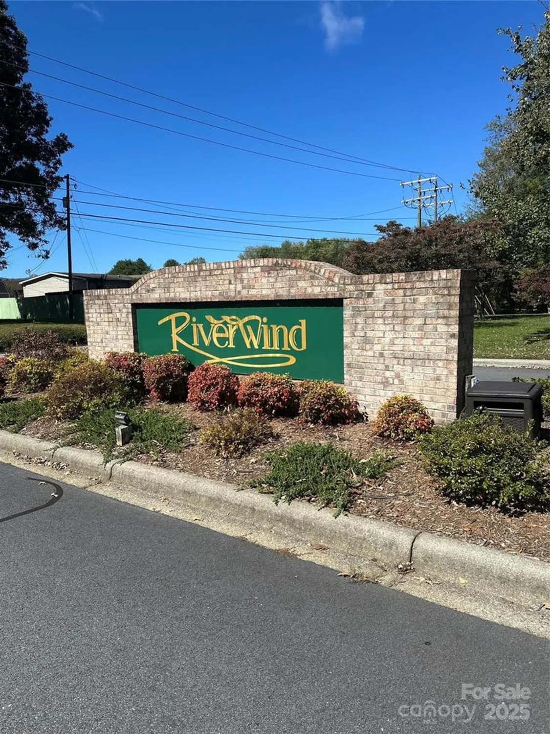 Property Slideshow image 26 of 28 | 308 riverwind dr, Hendersonville, NC, 28739