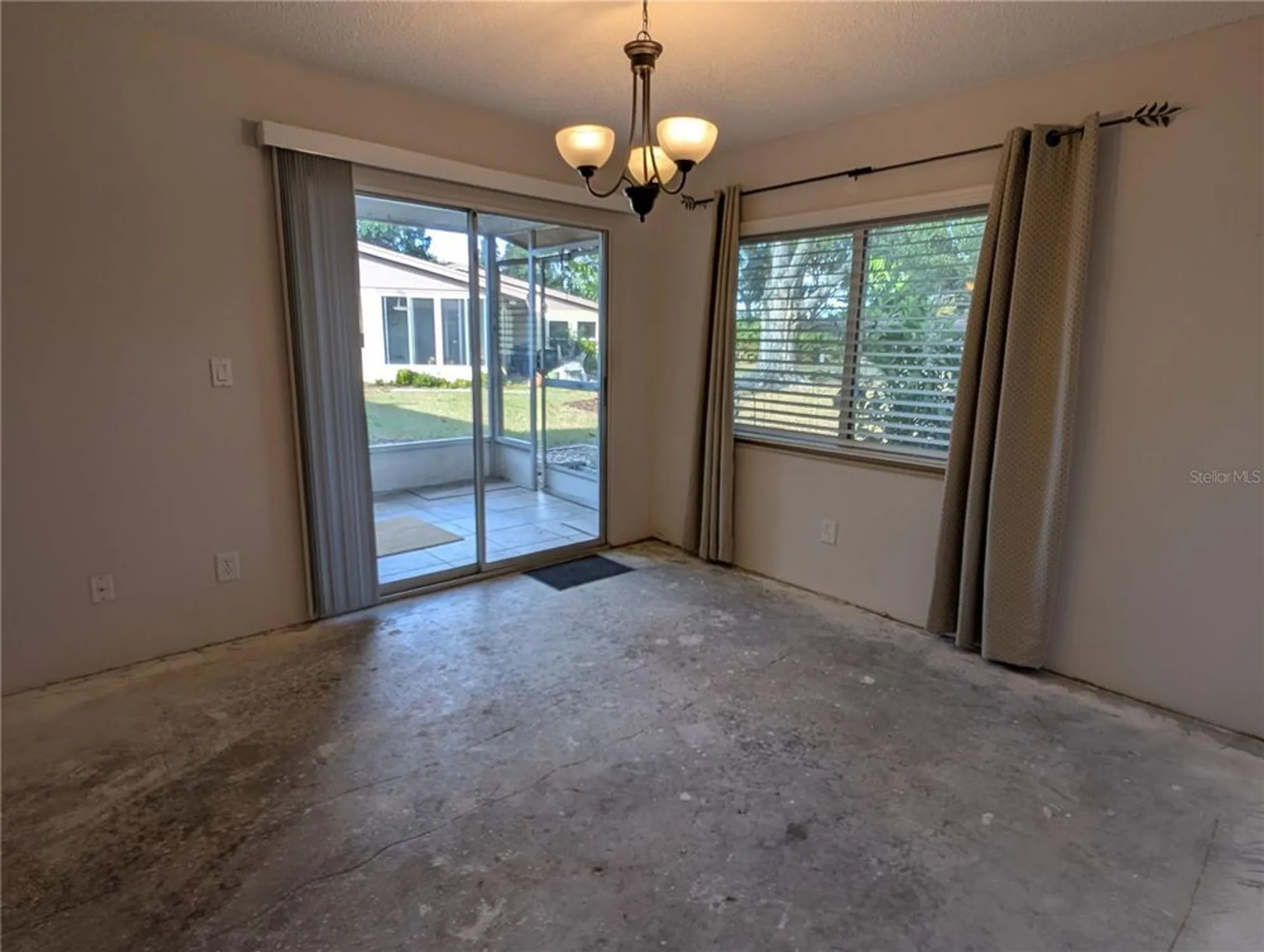 Property Slideshow image 7 of 16 | 4567 shoshone trl # 167, Sarasota, FL, 34233