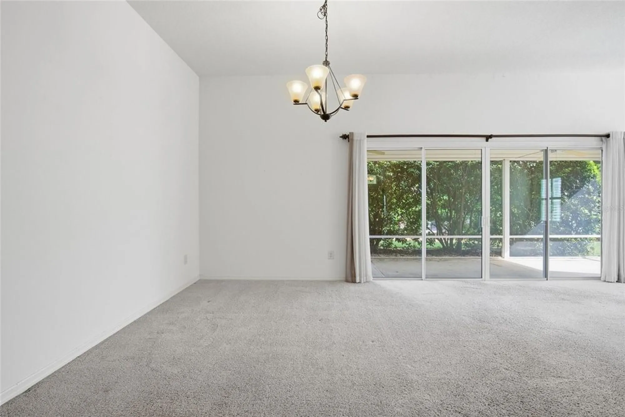 Property Slideshow image 6 of 38 | 1923 useppa oaks ln, The Villages, FL, 32163