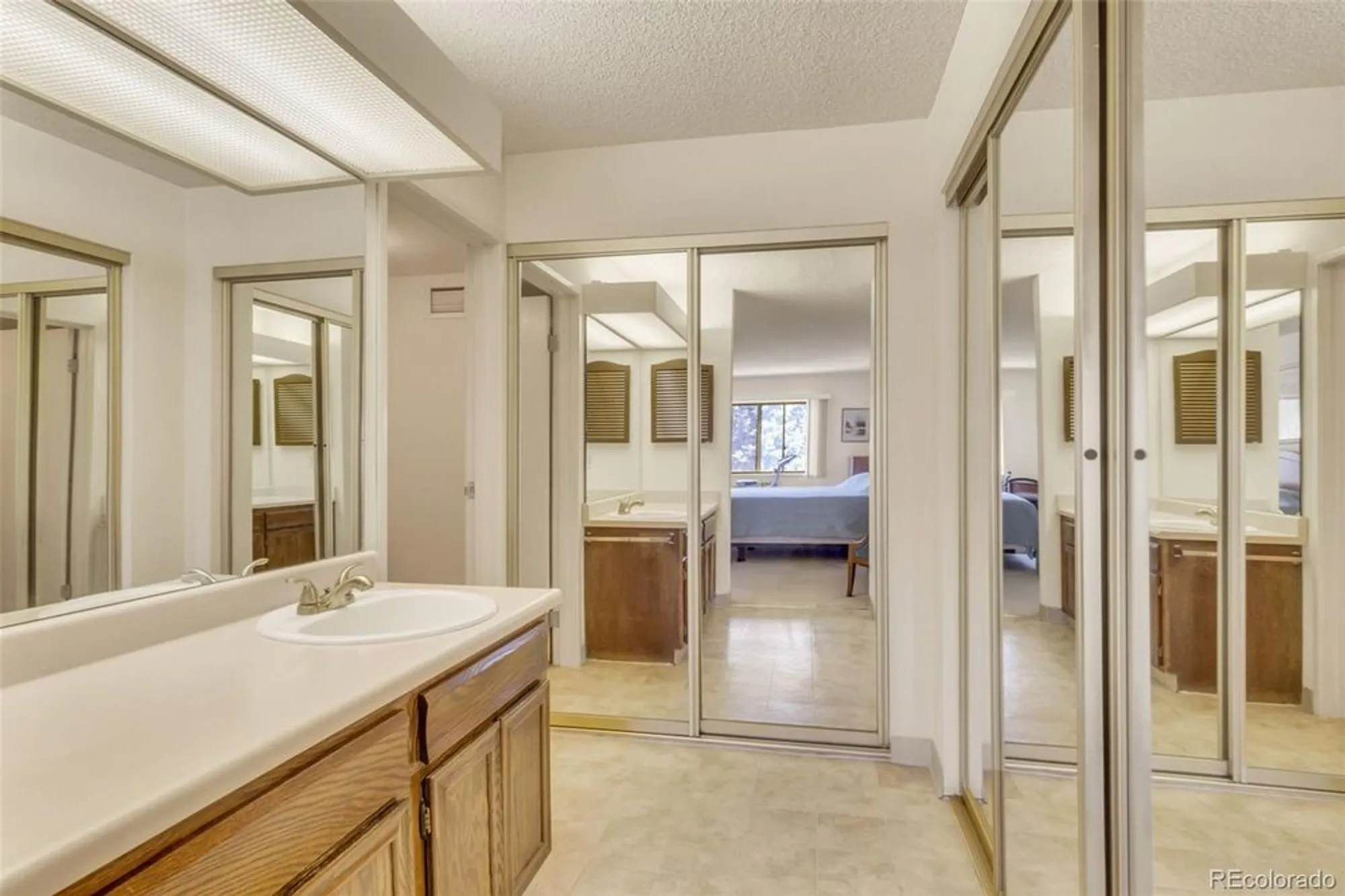 Property Slideshow image 16 of 45 | 14102 e linvale pl 405, Aurora, CO, 80014
