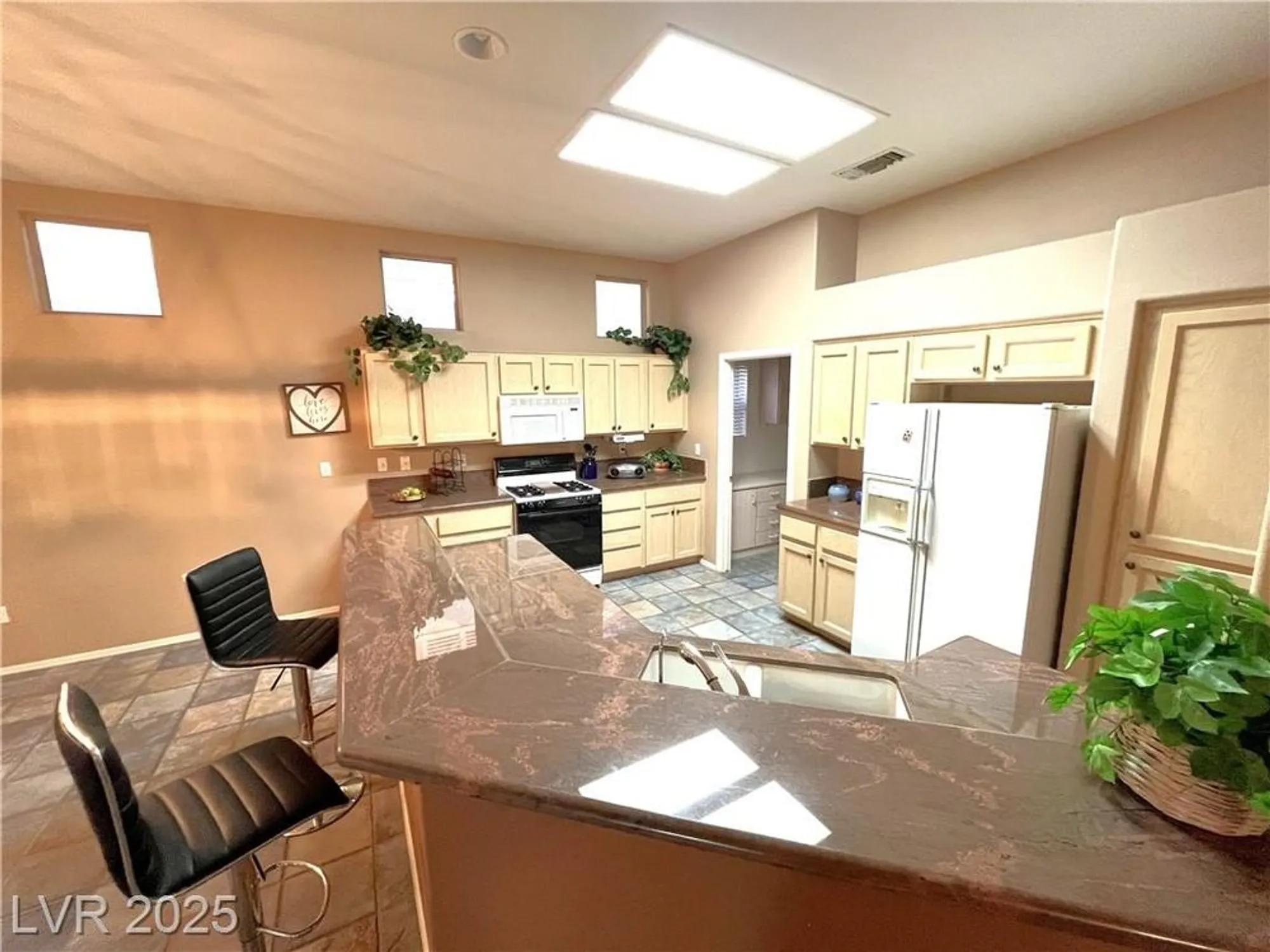 Property Slideshow image 14 of 37 | 10717 grand cypress ave, Las Vegas, NV, 89134