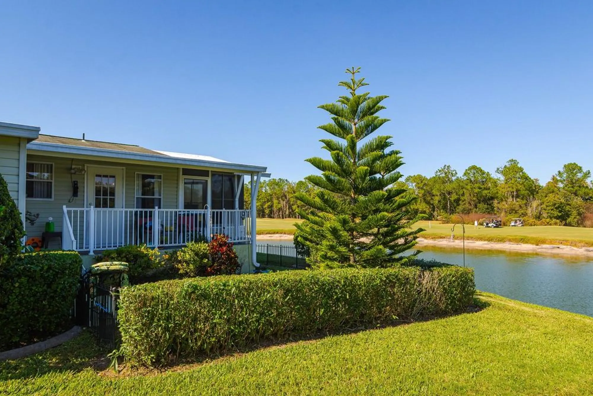 Property Slideshow image 4 of 48 | 2352 peavine cir # 1016, Lakeland, FL, 33810