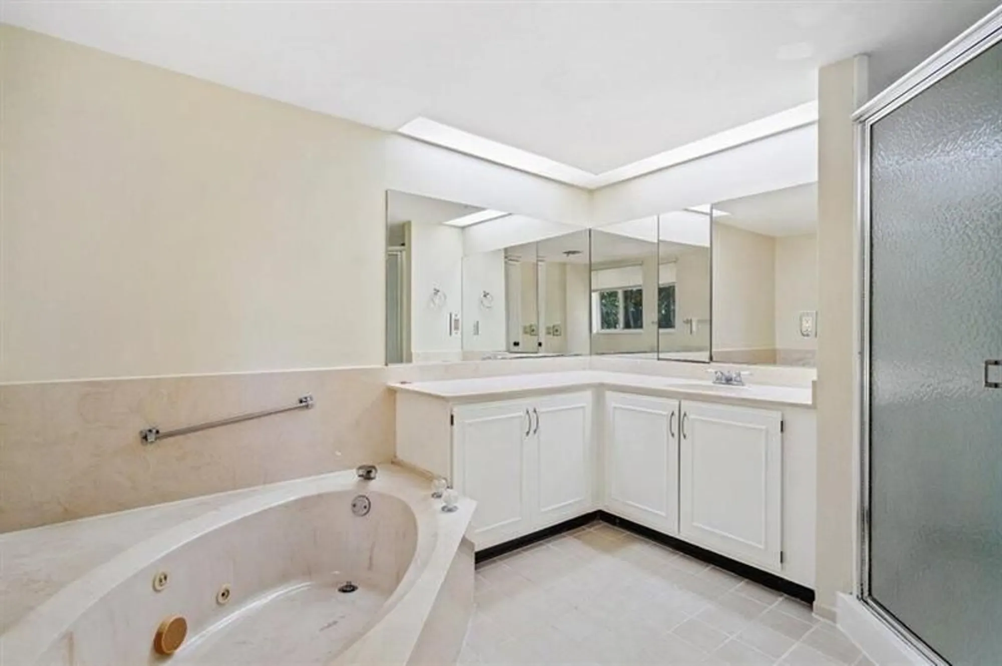 Property Slideshow image 15 of 39 | 13770 oneida dr d2, Delray Beach, FL, 33446