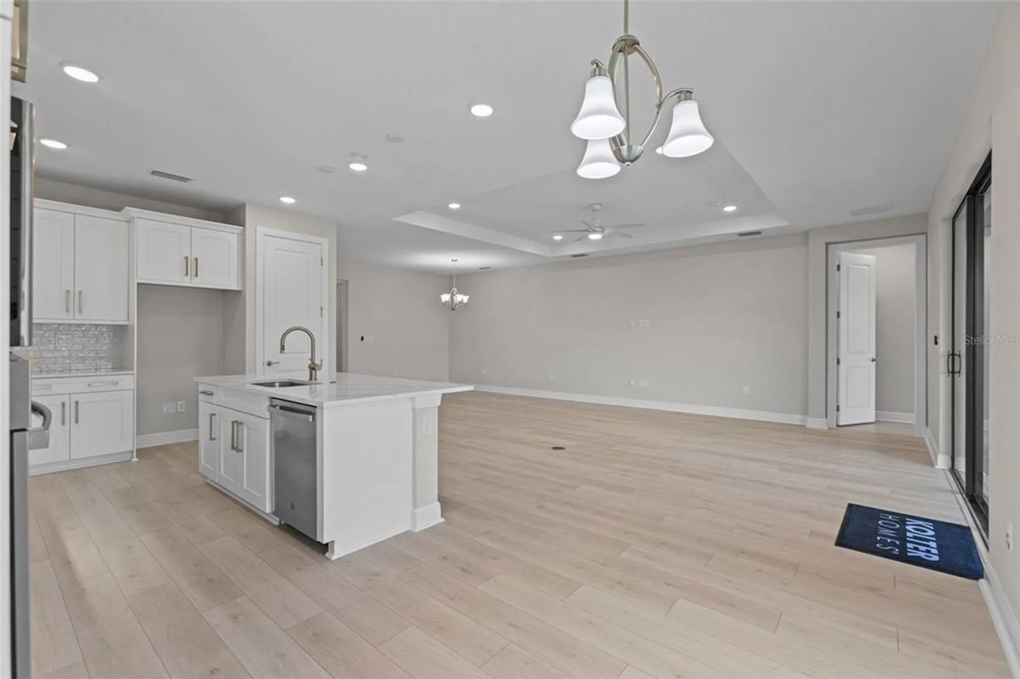 Property Slideshow image 12 of 49 | 4984 fairhope cir, Lakewood Ranch, FL, 34211