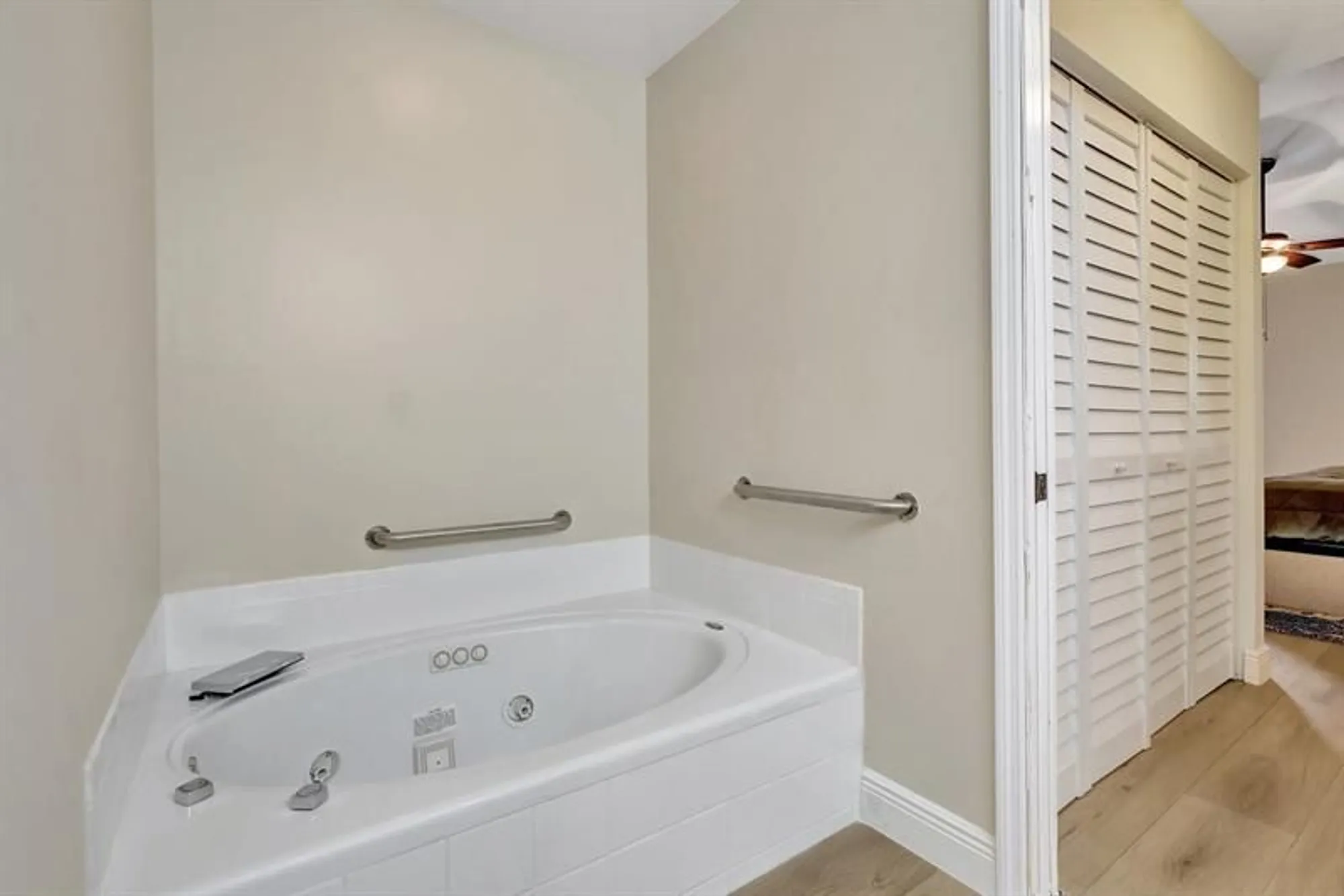 Property Slideshow image 29 of 41 | 9720 malvern dr, Tamarac, FL, 33321