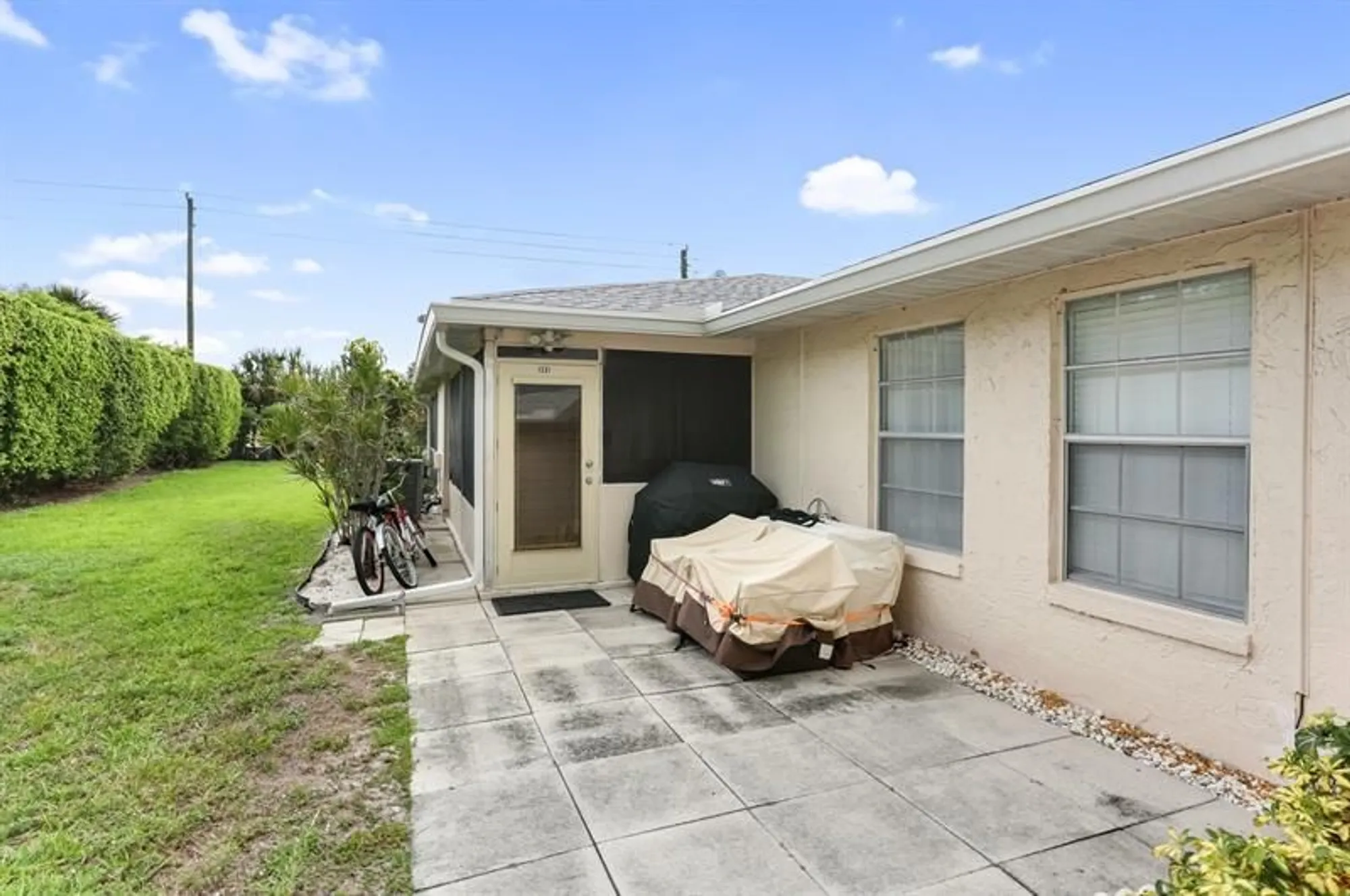 Property Slideshow image 16 of 33 | 395 bennington ln, Lake Worth, FL, 33467