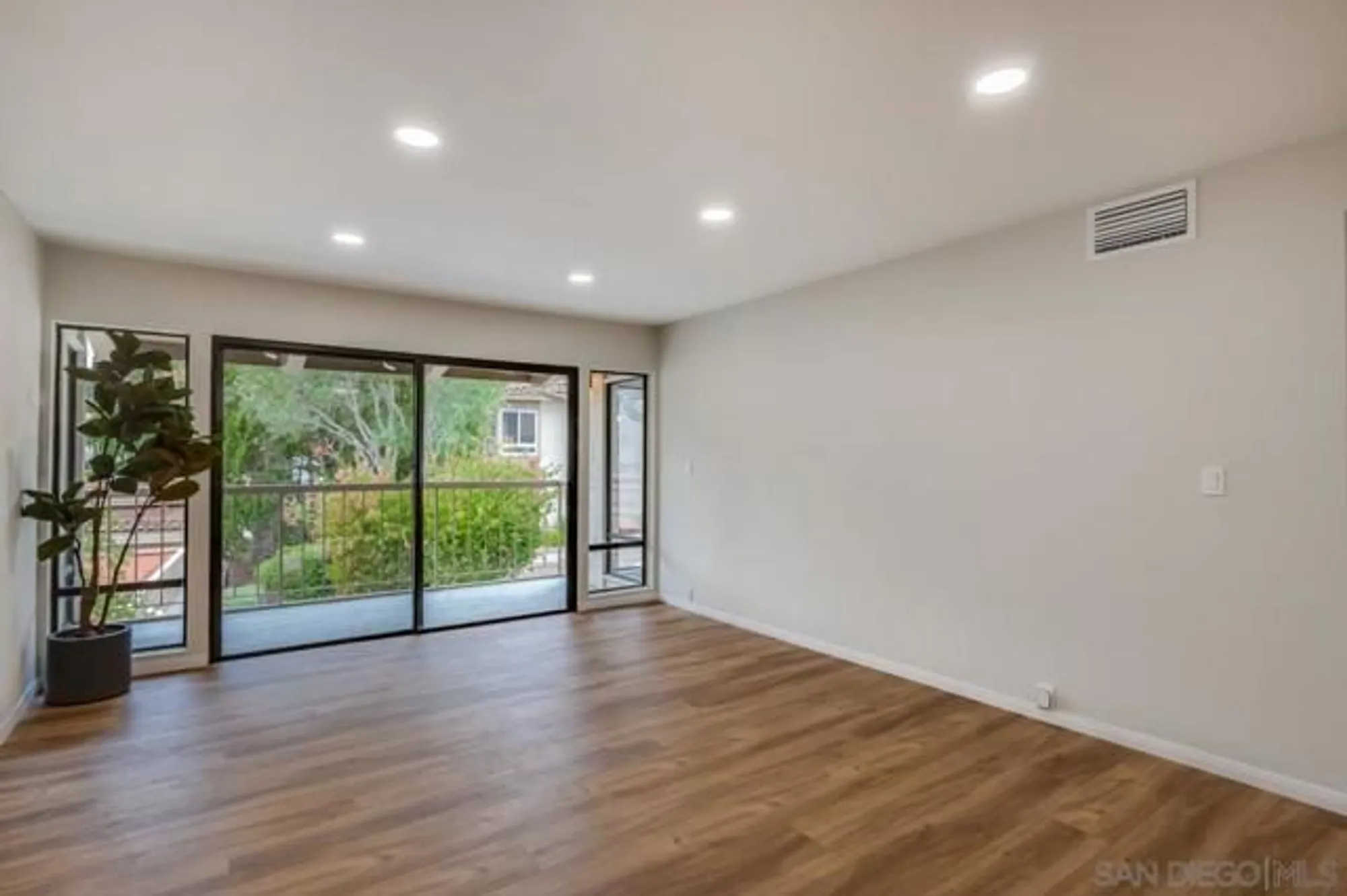 Property Slideshow image 3 of 30 | 12575 oaks north dr 220, San Diego, CA, 92128