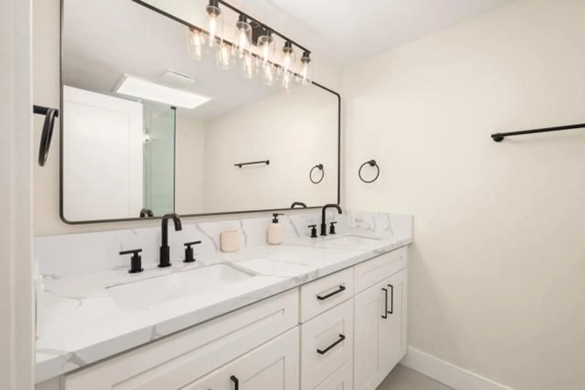 Property Slideshow image 16 of 23 | 1453 la habra dr, San Marcos, CA, 92078