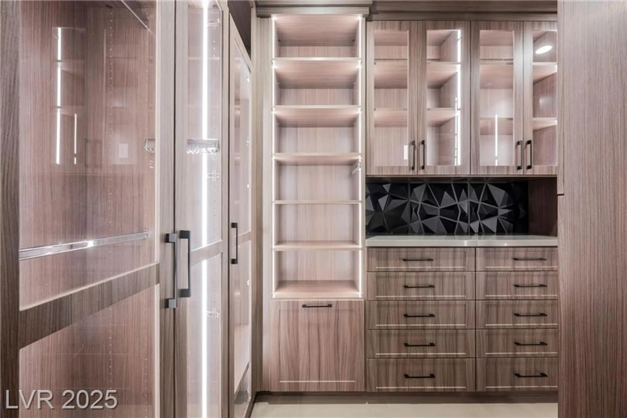 Property Slideshow image 27 of 93 | 20 falling canyon ct, Henderson, NV, 89011