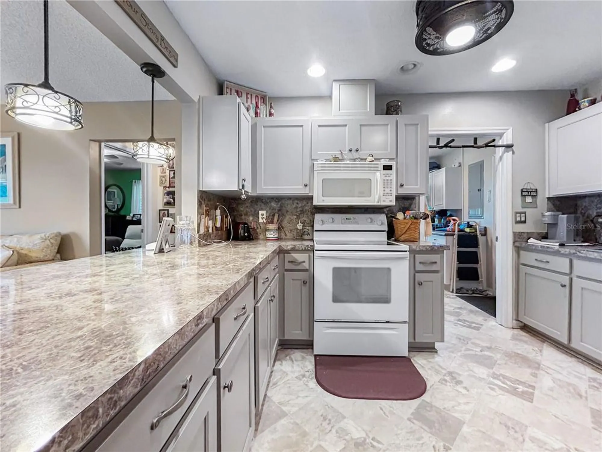 Property Slideshow image 11 of 41 | 1308 bluewater dr, Sun City Center, FL, 33573