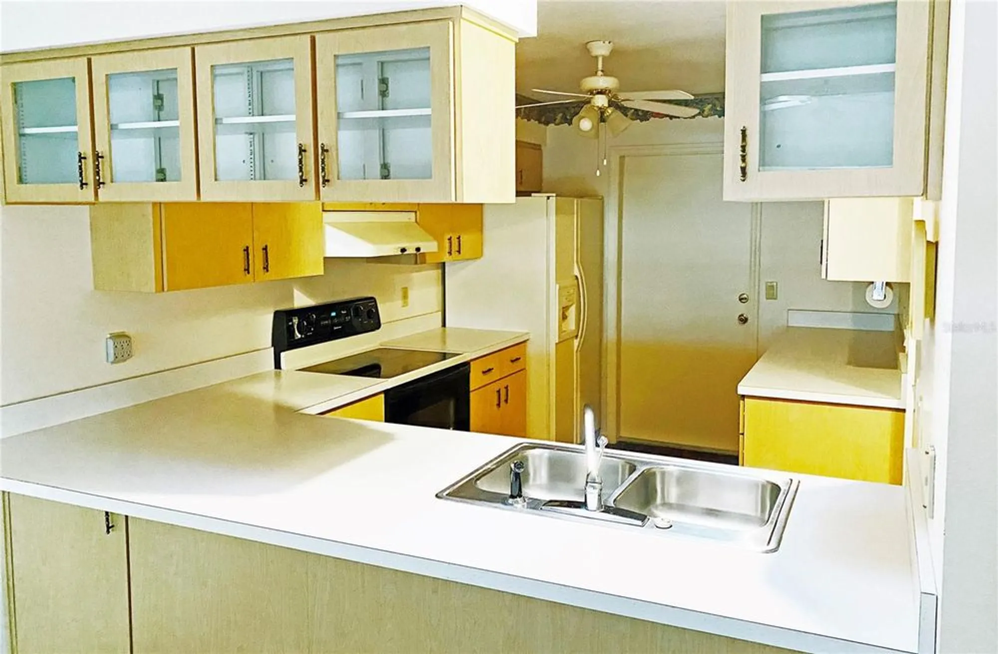 Property Slideshow image 4 of 13 | 1518 oakview cir, Winter Haven, FL, 33880