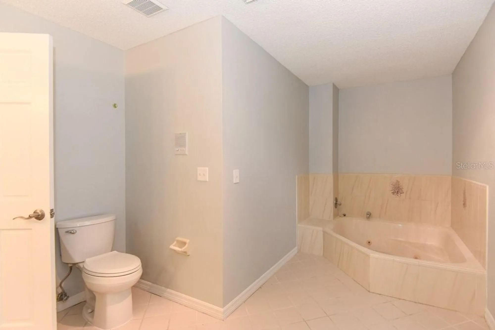 Property Slideshow image 24 of 41 | 24 lake vista way, Ormond Beach, FL, 32174