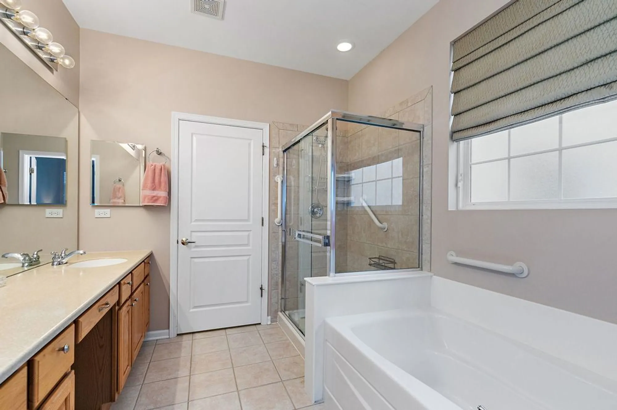 Property Slideshow image 17 of 24 | 13515 ivy dr, Huntley, IL, 60142