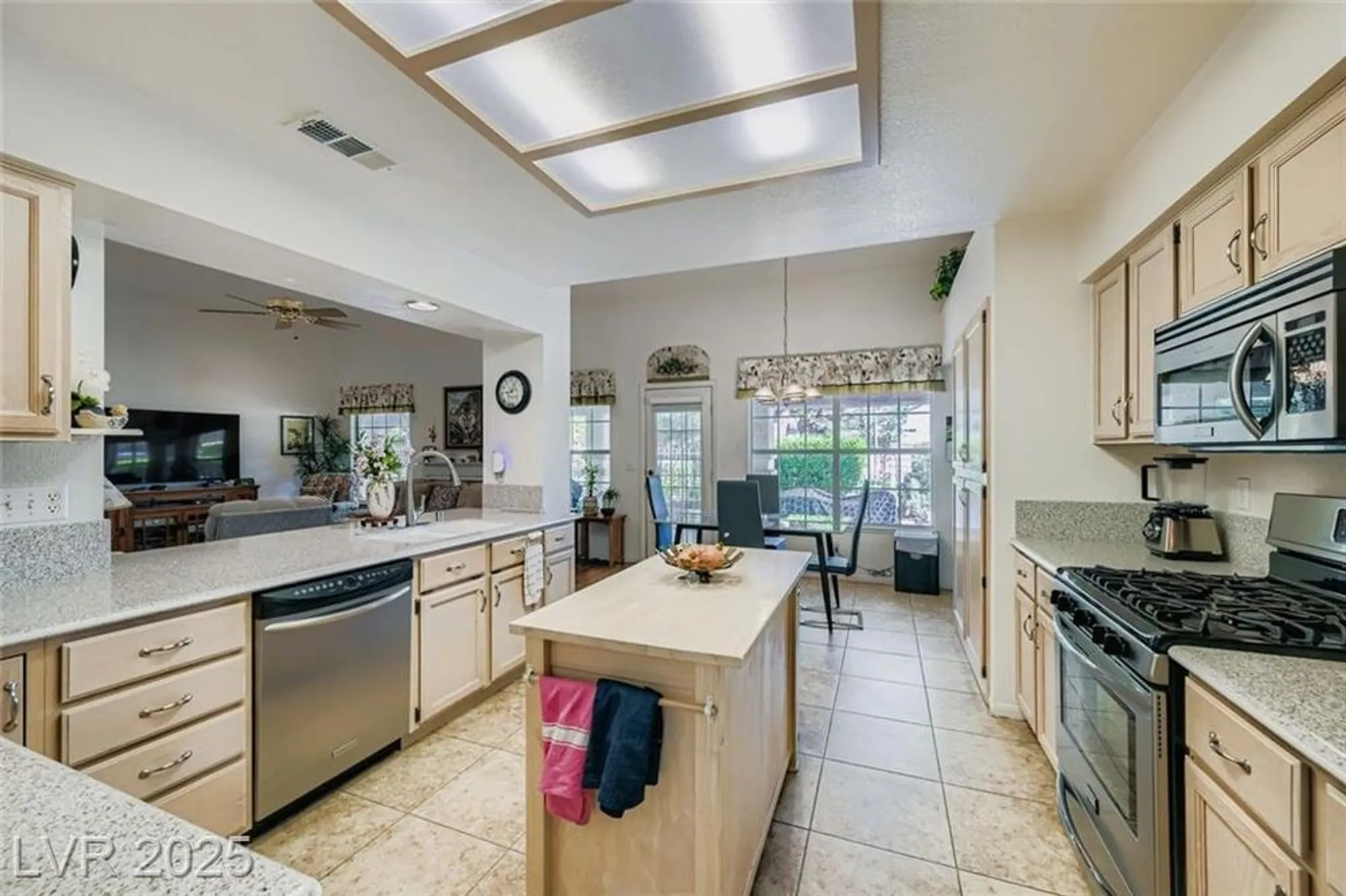 Property Slideshow image 13 of 49 | 5245 roca ln, Las Vegas, NV, 89130