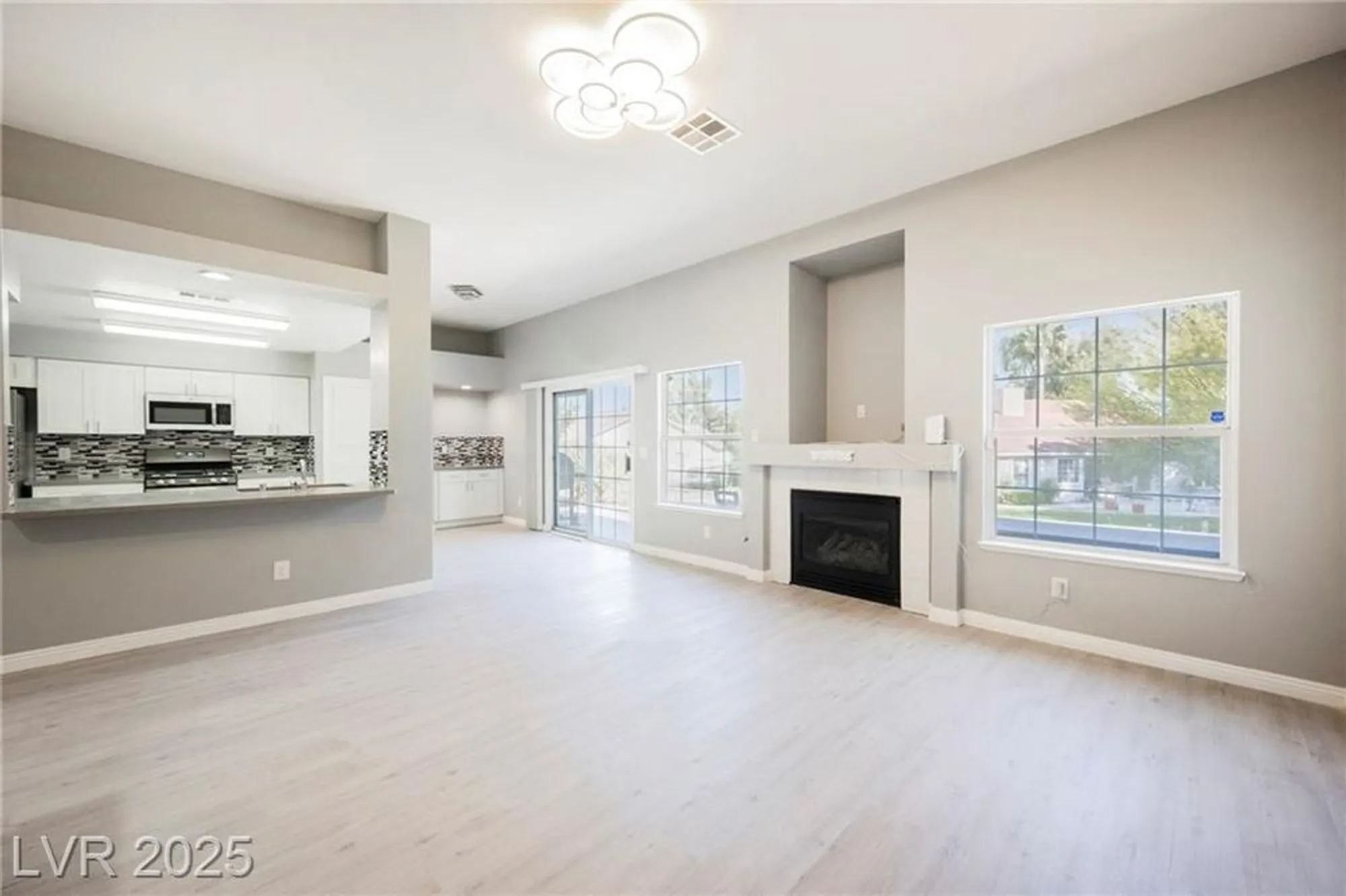 Property Slideshow image 24 of 66 | 5133 burr oak dr, Las Vegas, NV, 89130