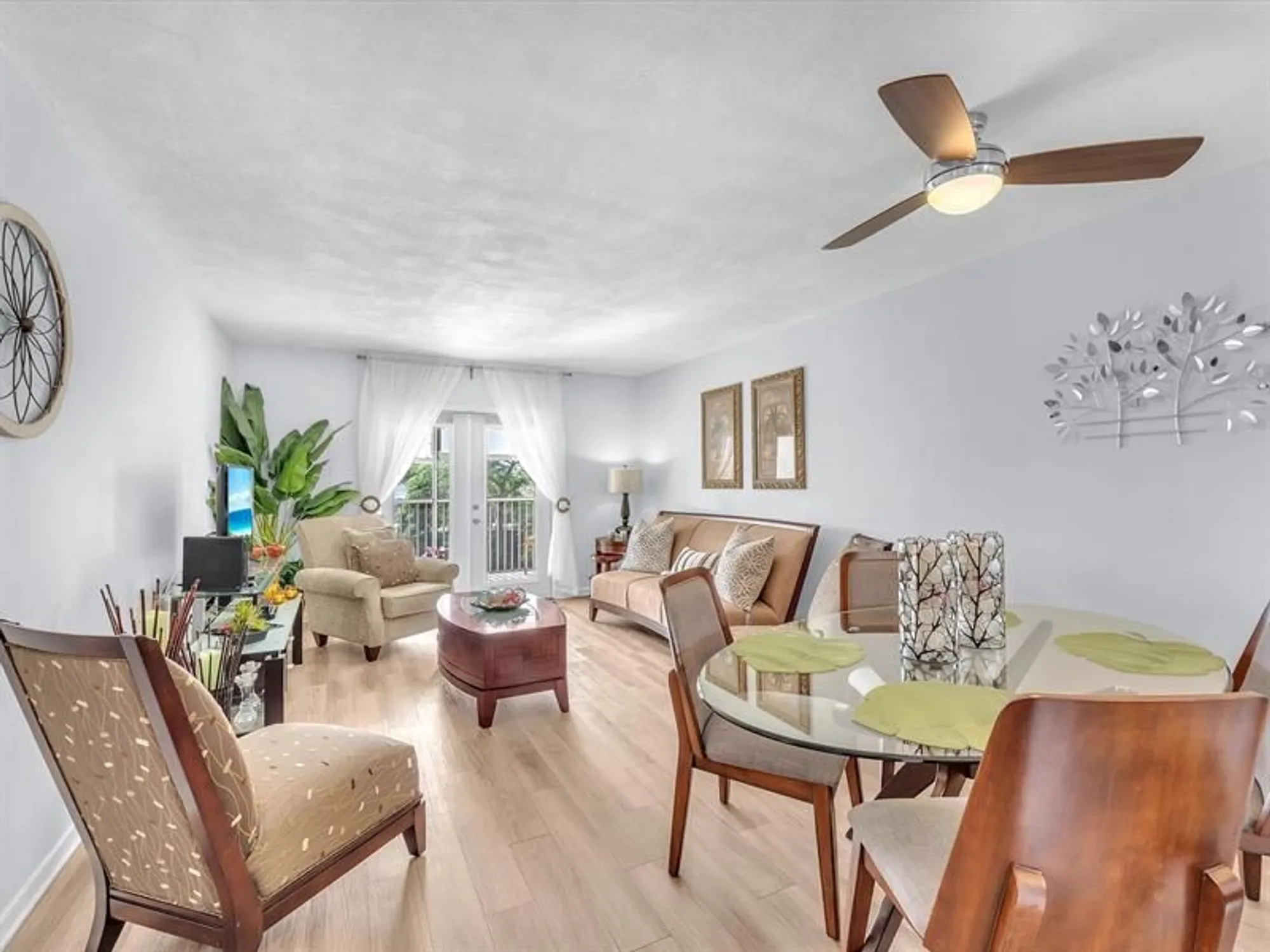 Property Slideshow image 3 of 25 | 6770 royal palm blvd apt 205, Margate, FL, 33063
