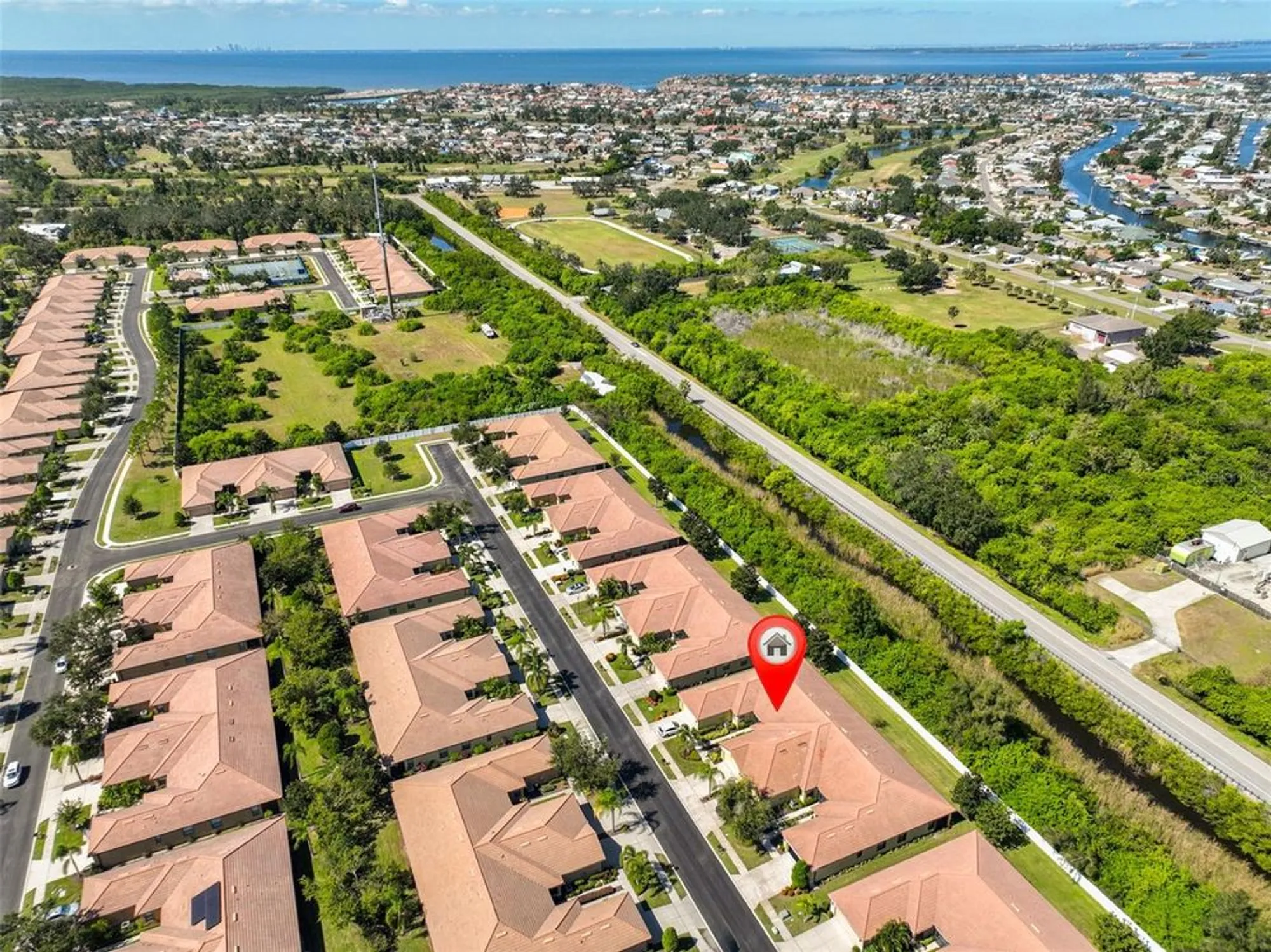 Property Slideshow image 40 of 70 | 329 bluewater falls ct, Apollo Beach, FL, 33572