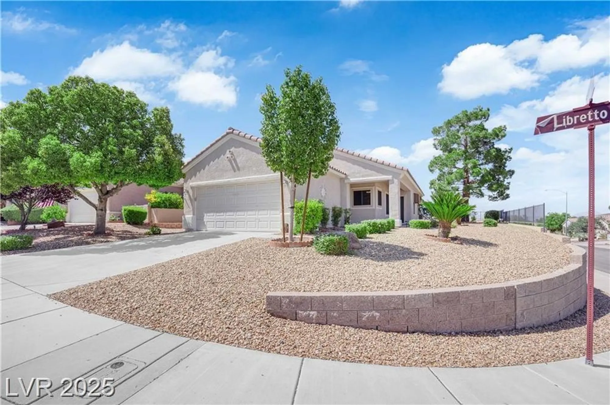 Property Slideshow image 2 of 24 | 2504 libretto ave, Henderson, NV, 89052