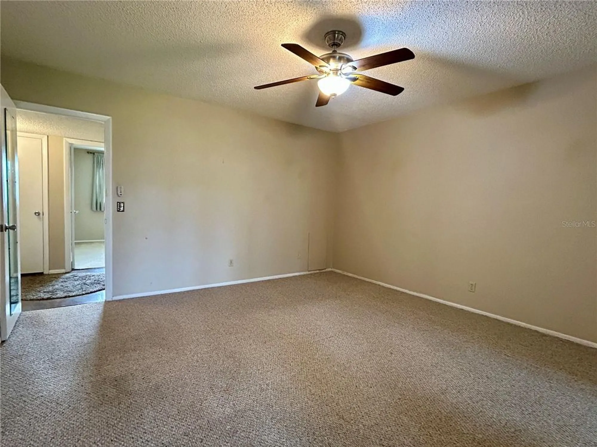 Property Slideshow image 17 of 48 | 2402 ecuadorian way apt 28, Clearwater, FL, 33763