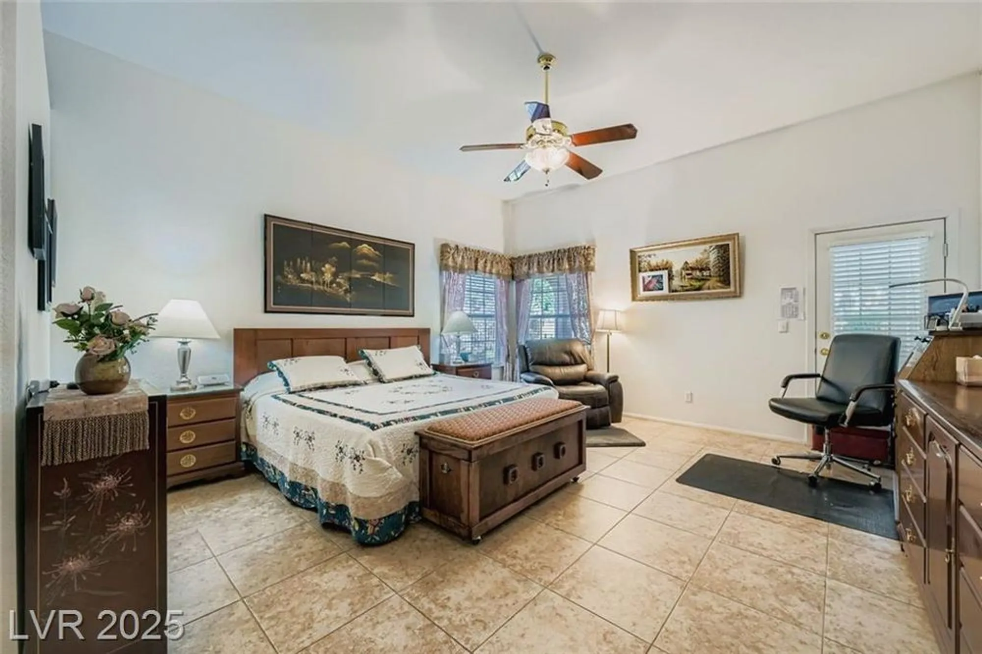 Property Slideshow image 14 of 49 | 5245 roca ln, Las Vegas, NV, 89130