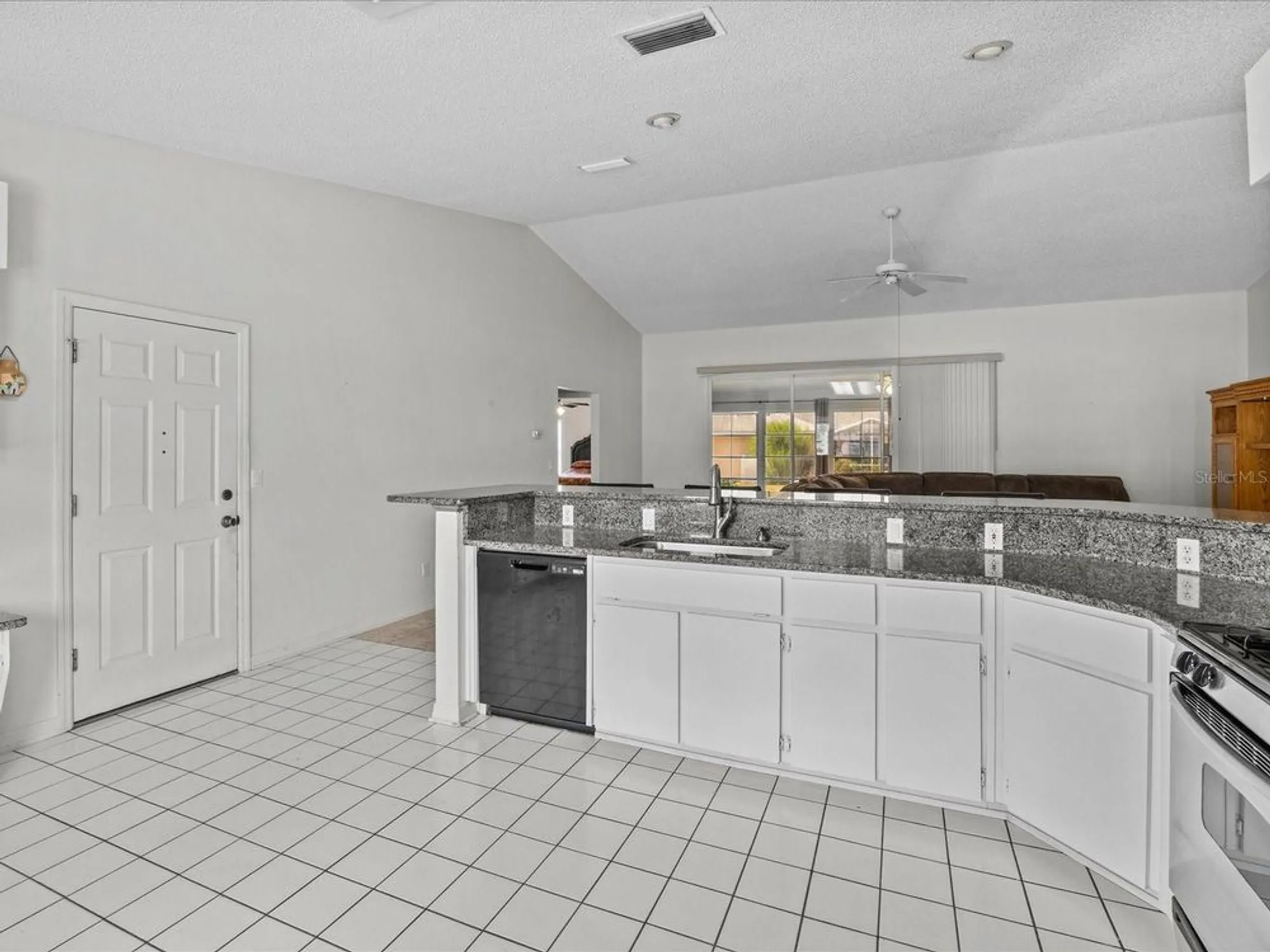 Property Slideshow image 15 of 46 | 21523 queen anne ct, Leesburg, FL, 34748