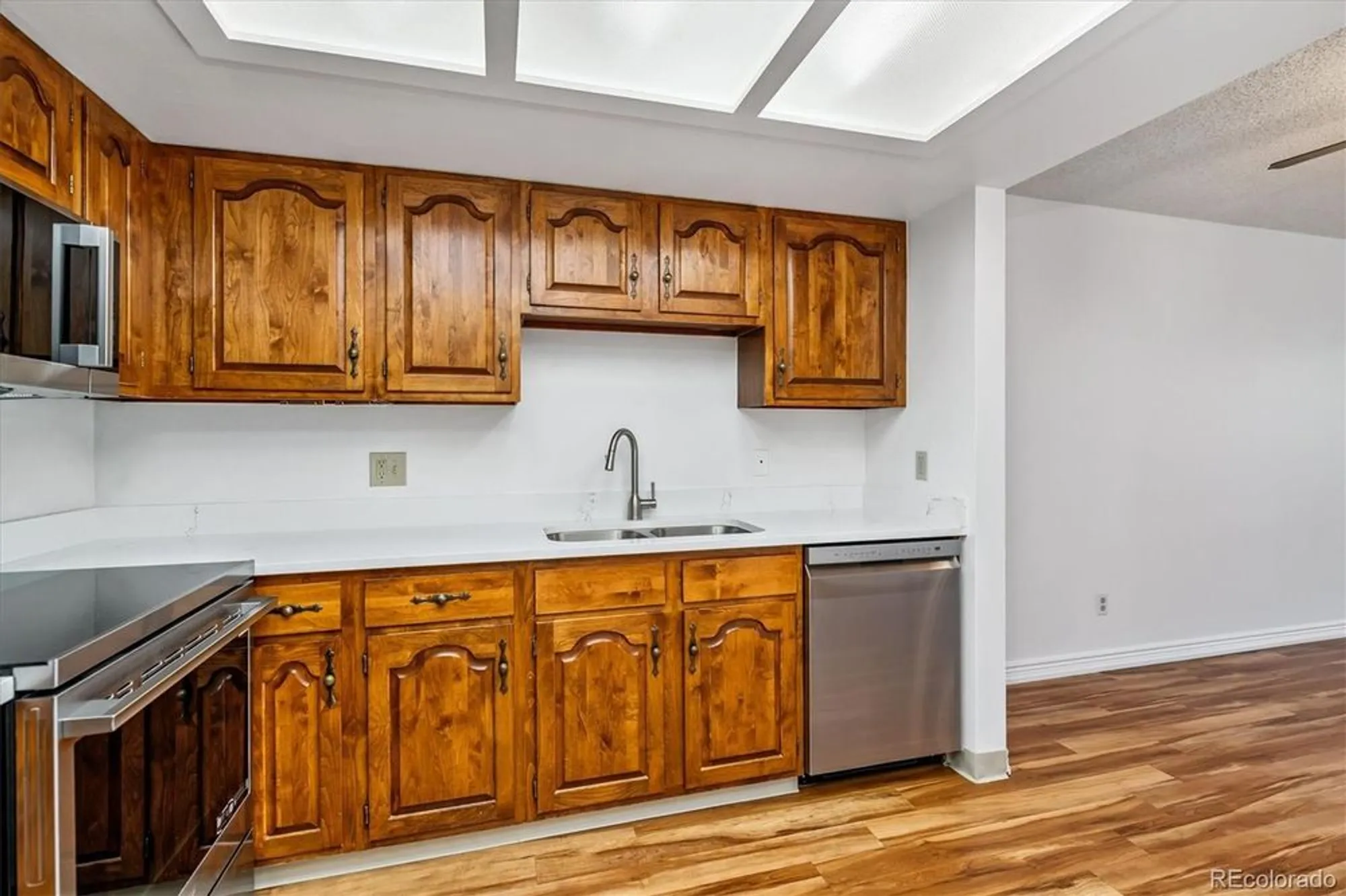 Property Slideshow image 5 of 35 | 13991 e marina dr apt 501, Aurora, CO, 80014