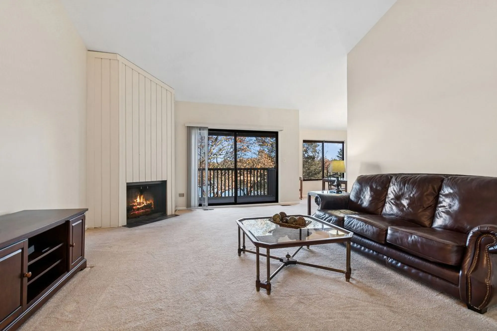 Property Slideshow image 18 of 45 | 33 shoreline rd b, Lake Barrington, IL, 60010