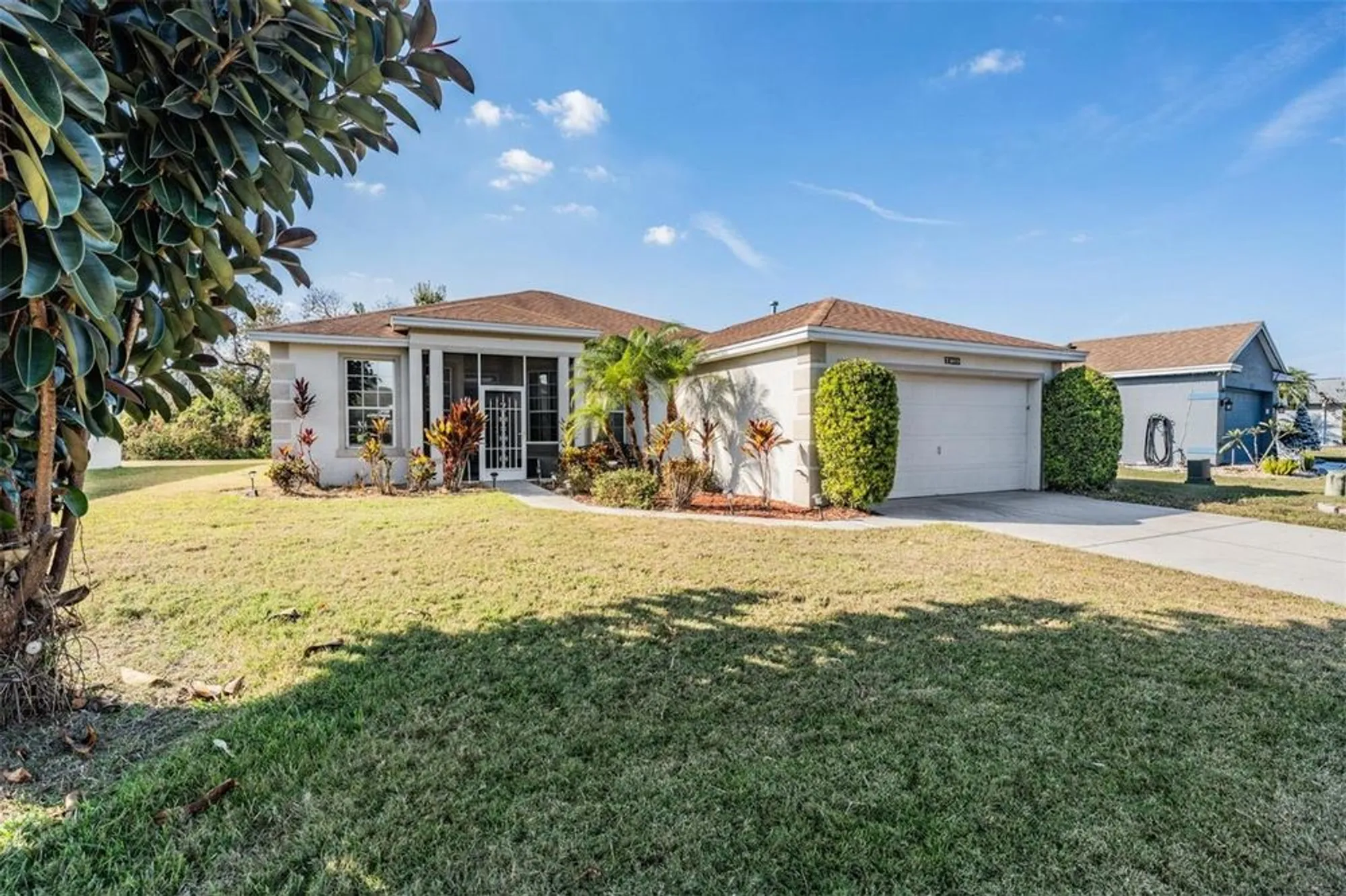 Property Slideshow image 4 of 43 | 3413 waterlute way, Lakeland, FL, 33811