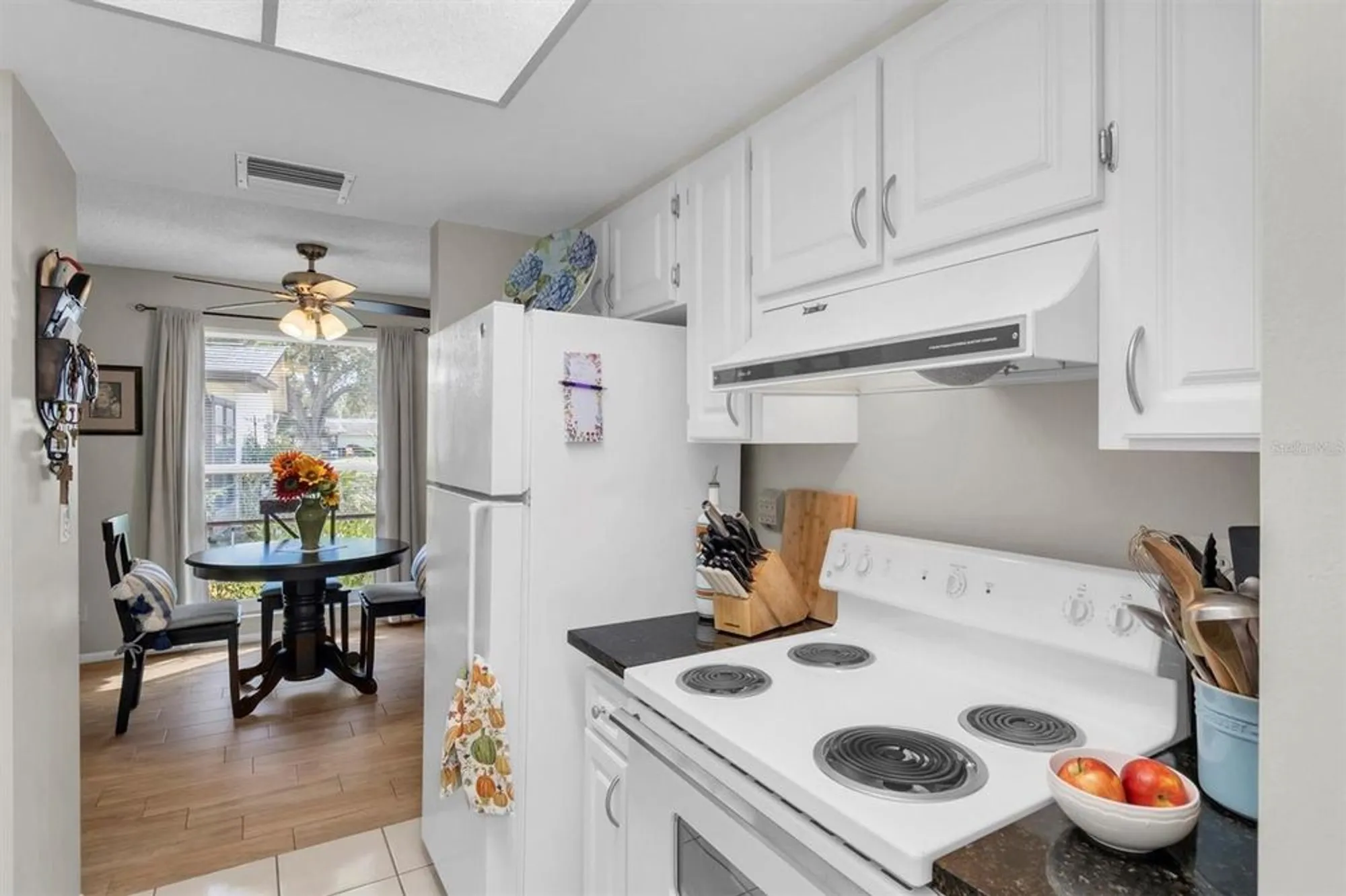 Property Slideshow image 11 of 31 | 2846 highlands blvd d, Palm Harbor, FL, 34684