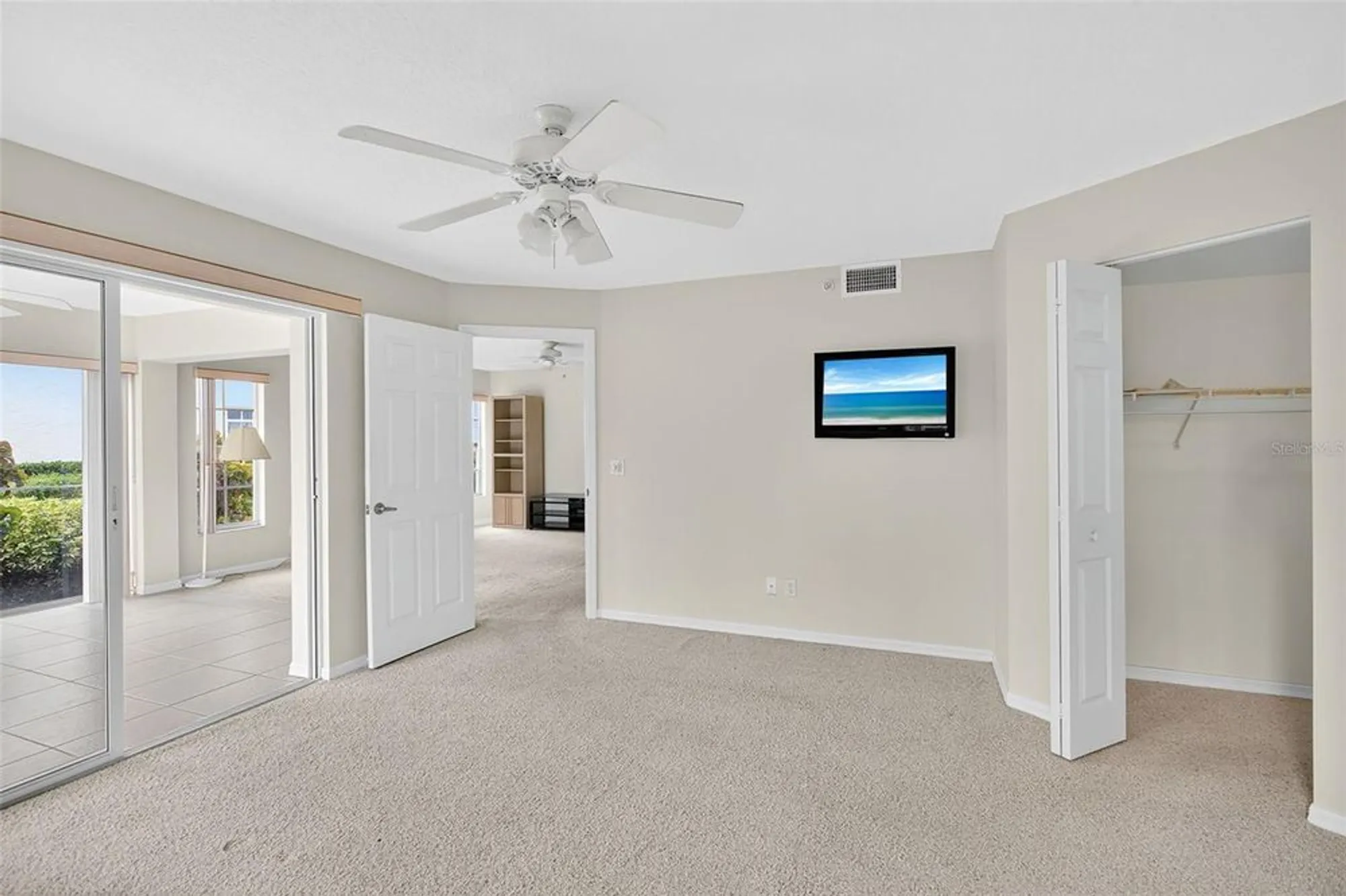 Property Slideshow image 19 of 40 | 813 montrose dr 104, Venice, FL, 34293