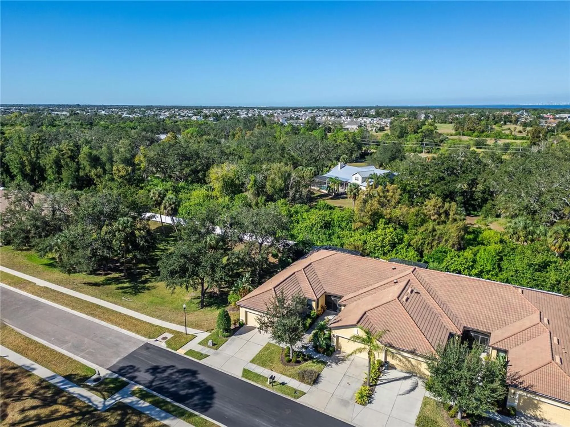 Property Slideshow image 61 of 72 | 420 cedar falls dr, Apollo Beach, FL, 33572