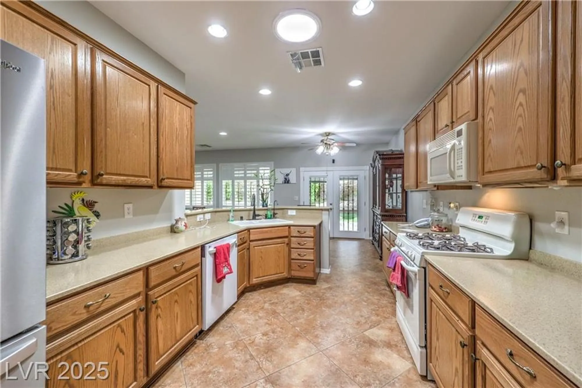 Property Slideshow image 16 of 37 | 2413 hamonah dr, Henderson, NV, 89044