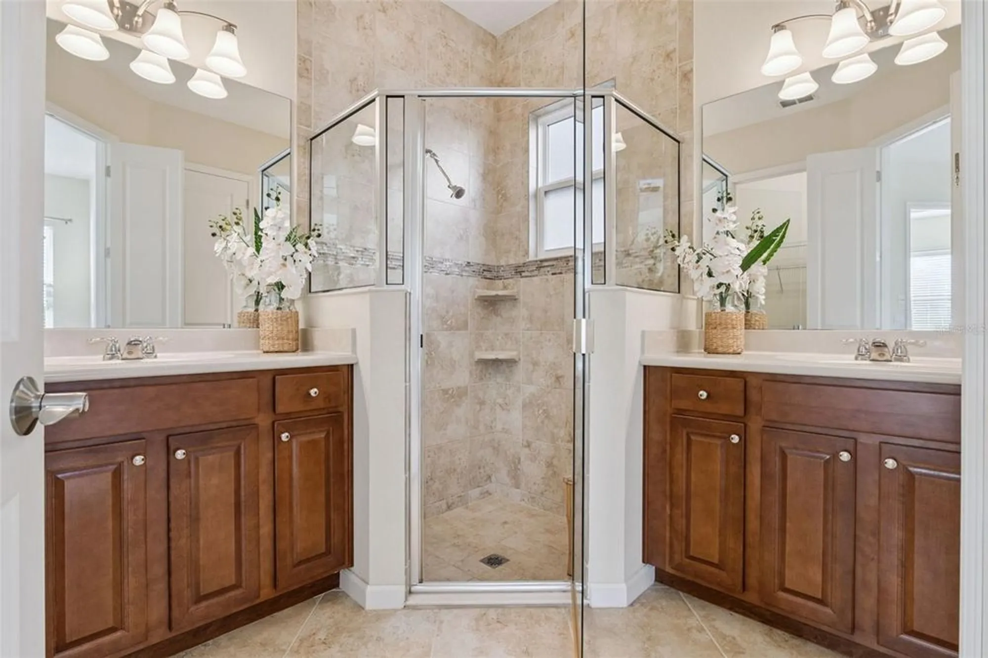 Property Slideshow image 19 of 47 | 404 tisbury ct, Deland, FL, 32724