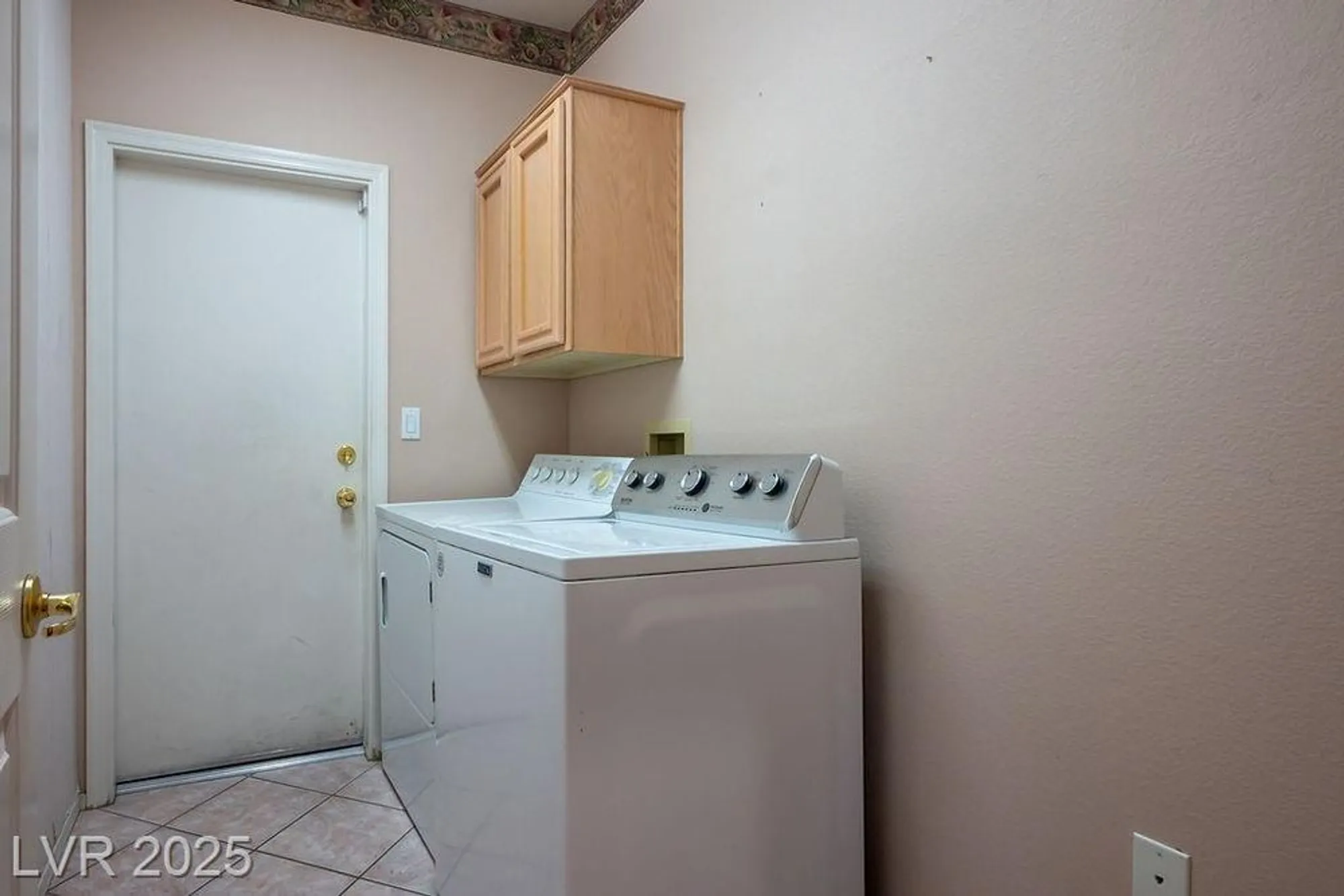Property Slideshow image 13 of 82 | 10400 sawmill ave, Las Vegas, NV, 89134
