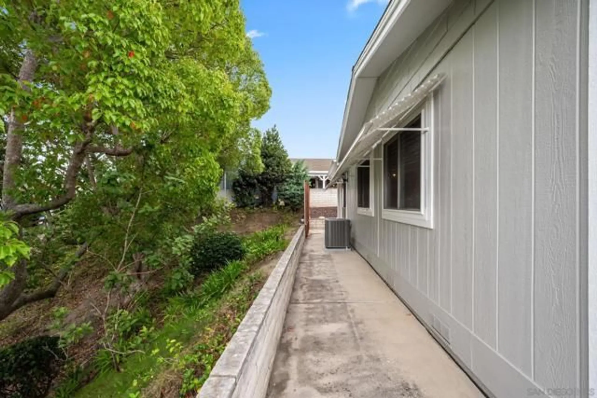 Property Slideshow image 6 of 37 | 4465 topaz ln, Oceanside, CA, 92056