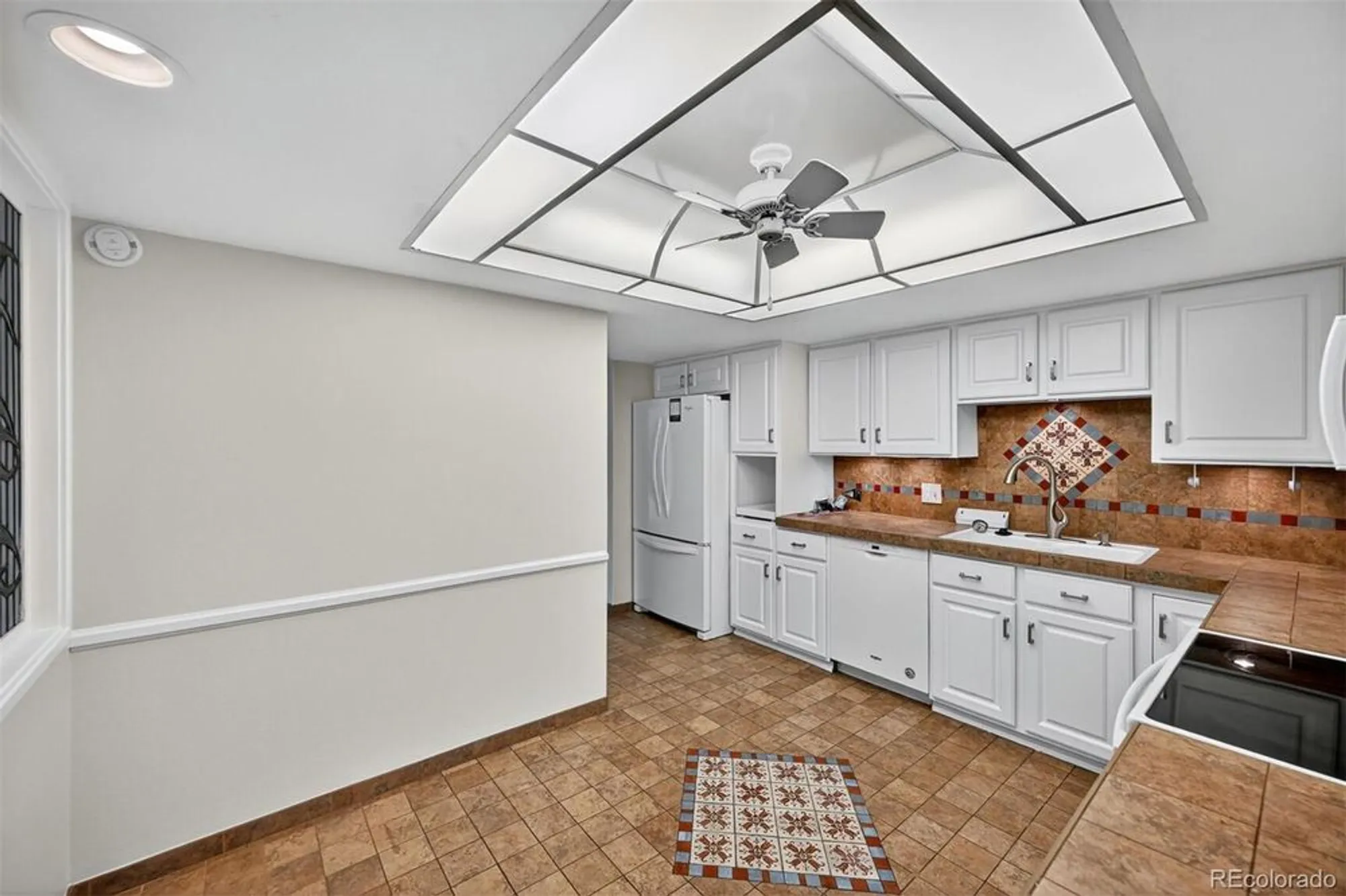 Property Slideshow image 4 of 30 | 14050 e linvale pl apt 407, Aurora, CO, 80014