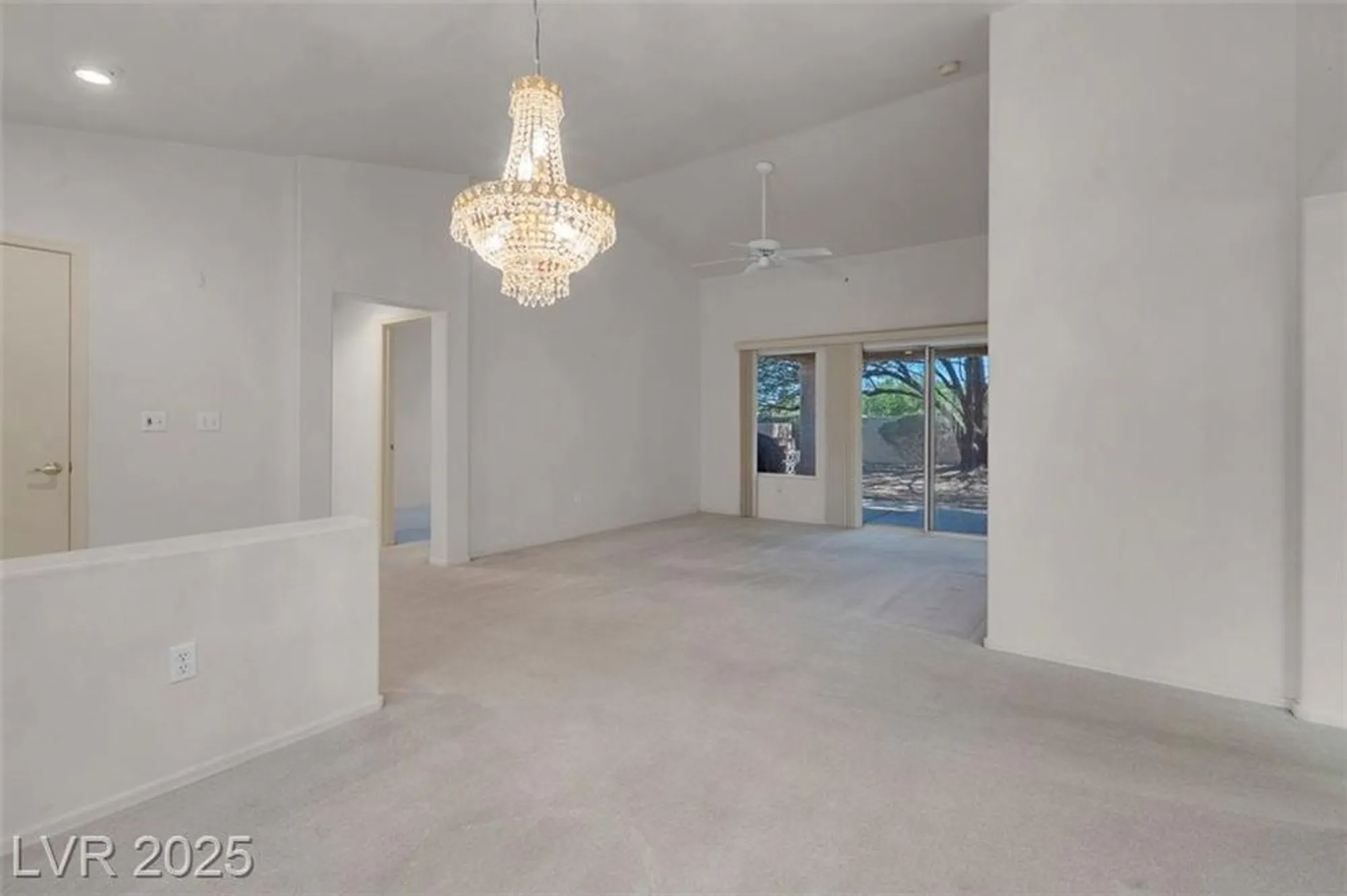 Property Slideshow image 8 of 38 | 10013 cresent creek dr, Las Vegas, NV, 89134