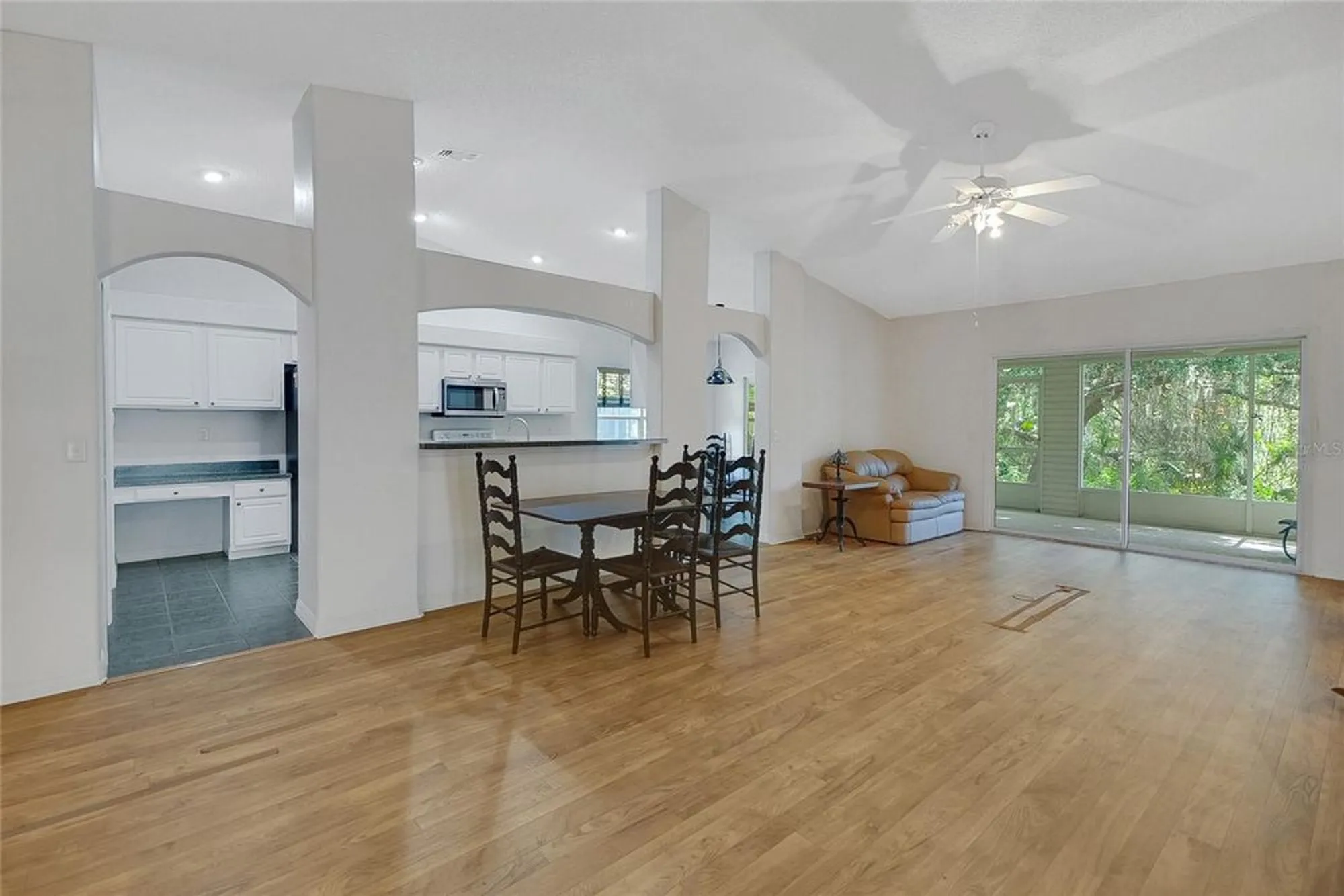Property Slideshow image 16 of 77 | 32942 rambling oaks ct, Leesburg, FL, 34748