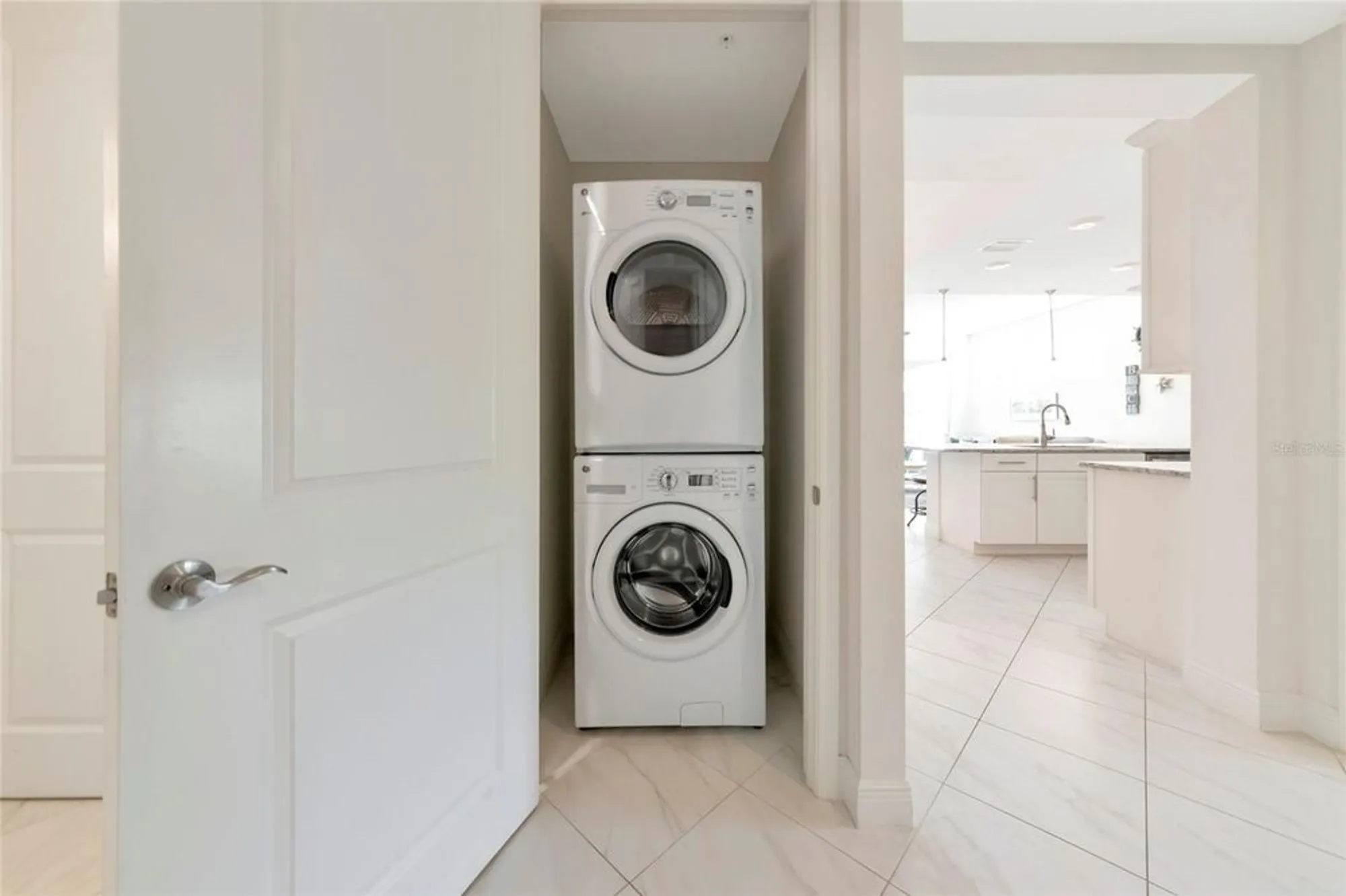 Property Slideshow image 28 of 78 | 395 aruba cir 203, Bradenton, FL, 34209