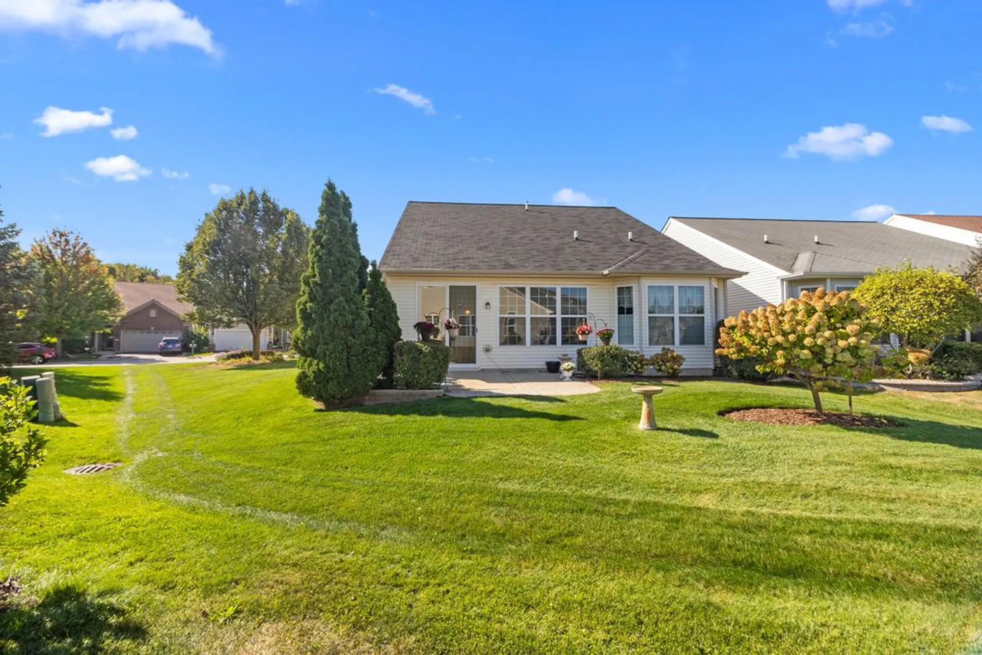 Property Slideshow image 24 of 29 | 12774 holbrook dr, Huntley, IL, 60142