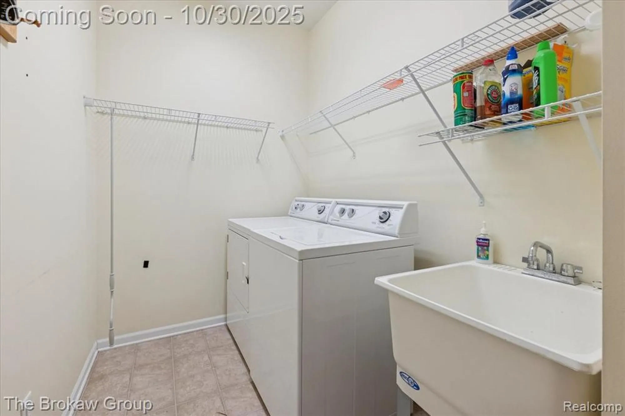 Property Slideshow image 33 of 49 | 6334 prairie dunes dr, Grand Blanc, MI, 48439