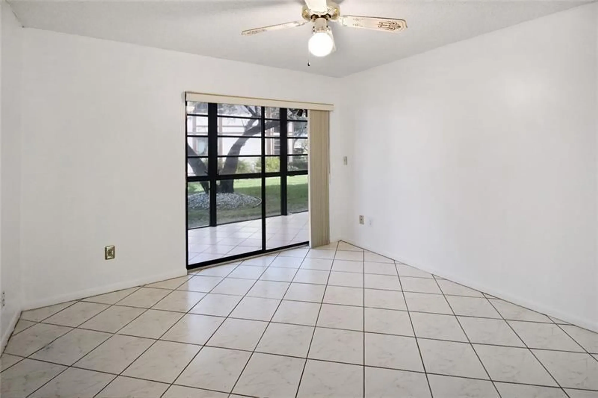 Property Slideshow image 17 of 19 | 9926 s belfort cir # 106, Tamarac, FL, 33321