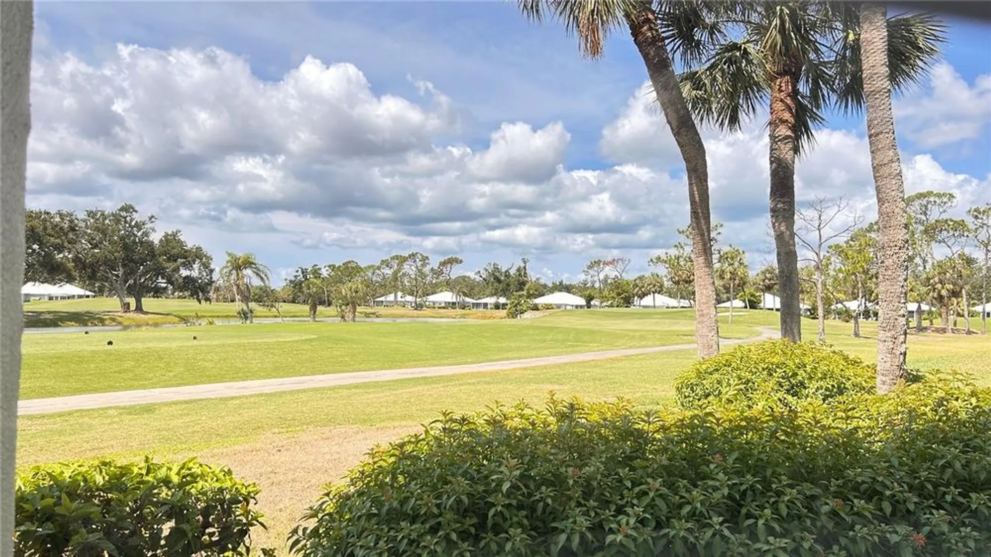 Property Slideshow image 7 of 31 | 433 cerromar ln 331, Venice, FL, 34293