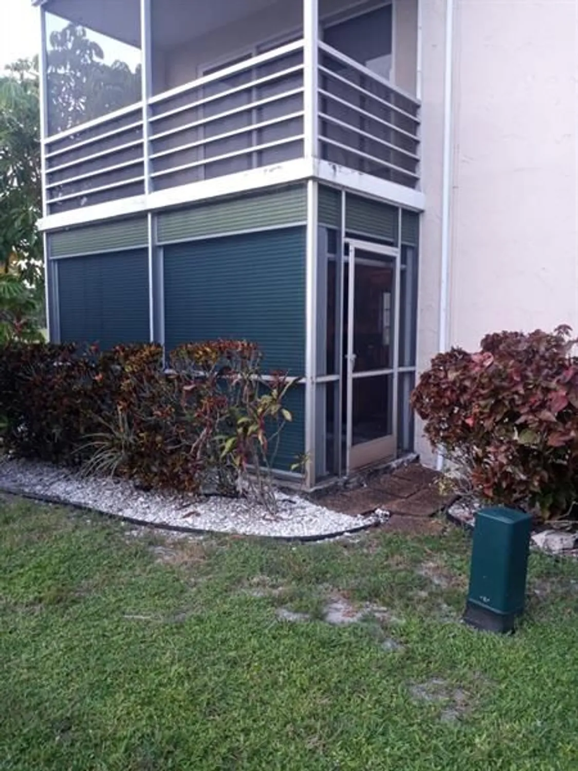 Property Slideshow image 2 of 45 | 3521 inverrary dr 110, Lauderhill, FL, 33319